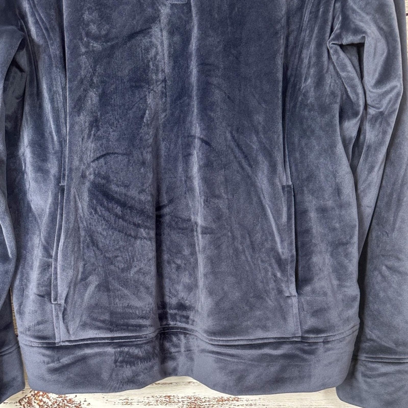 Croft & Barrow Croft & Barrow Gray Velour Top, NWOT, Size Medium Size M / US 6-8 / IT 42-44 - 4 Thumbnail