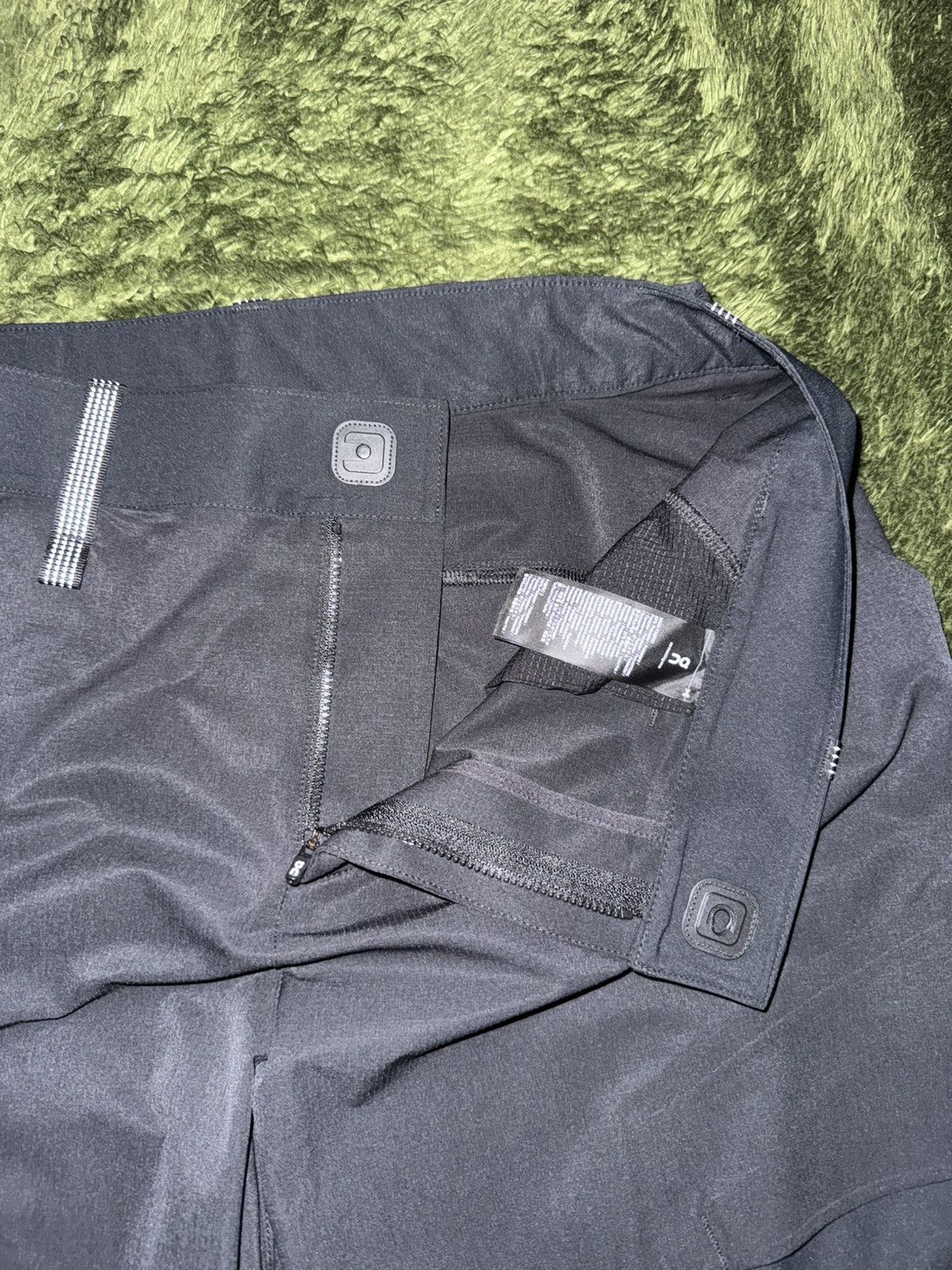 On [L] On Running Explorer Technical Pants Black Size US 34 / EU 50 - 3 Thumbnail