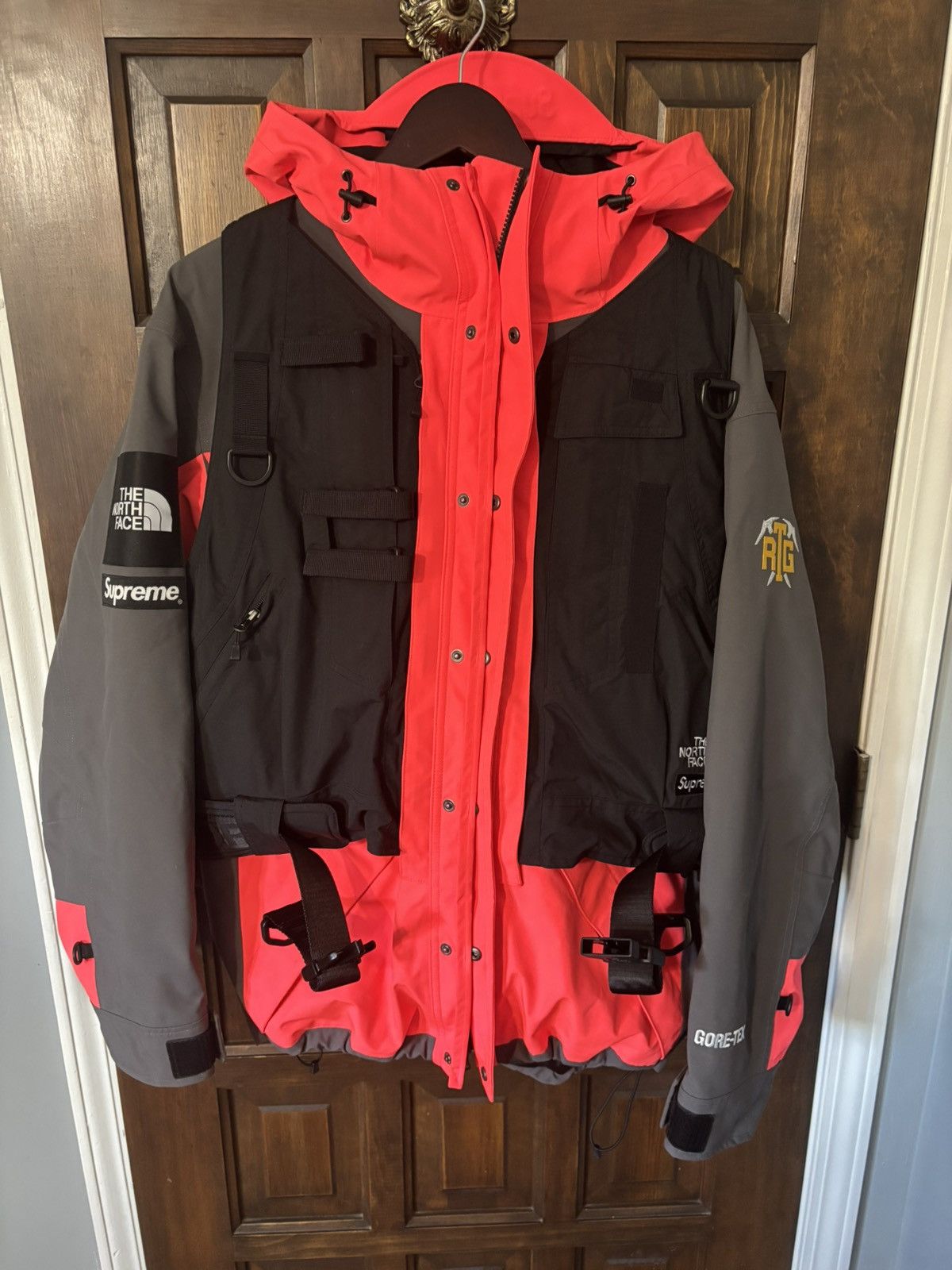 Supreme × The North Face Supreme North Face RTG Jacket RED LARGE Size US L / EU 52-54 / 3 - 1 Thumbnail
