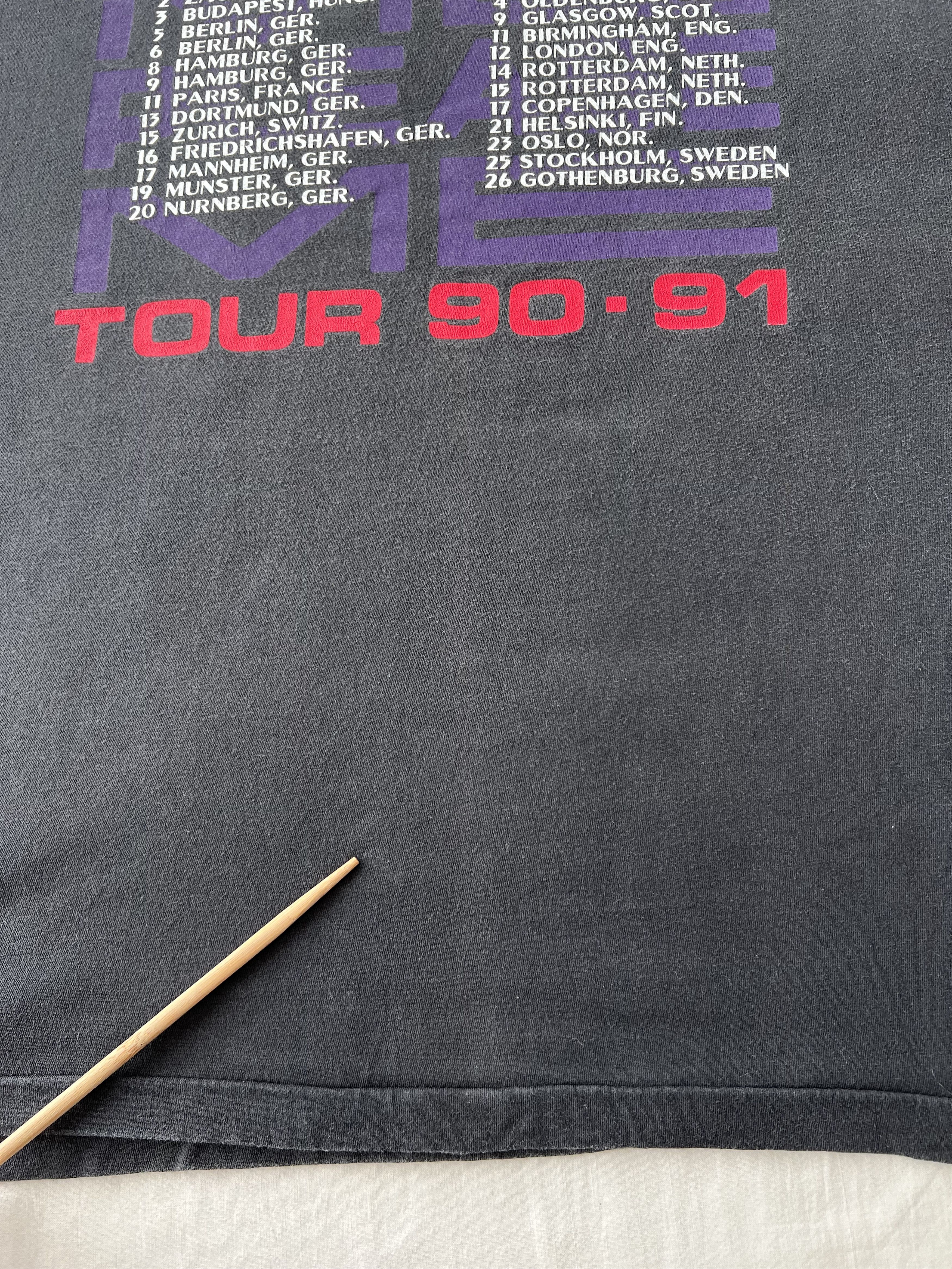 Band Tees Vintage 1990 Scorpions Tease Me Please Me Black T-shirt Size US L / EU 52-54 / 3 - 16 Thumbnail