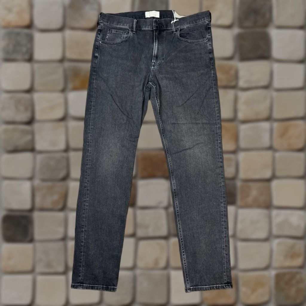 Everlane Everlane Jeans Mens 38 Gray Denim Cotton Athletic Slim Straight 38x34 Regular 5-Pocket Design Men’s Jeans Size US 38 / EU 54 - 1 Thumbnail