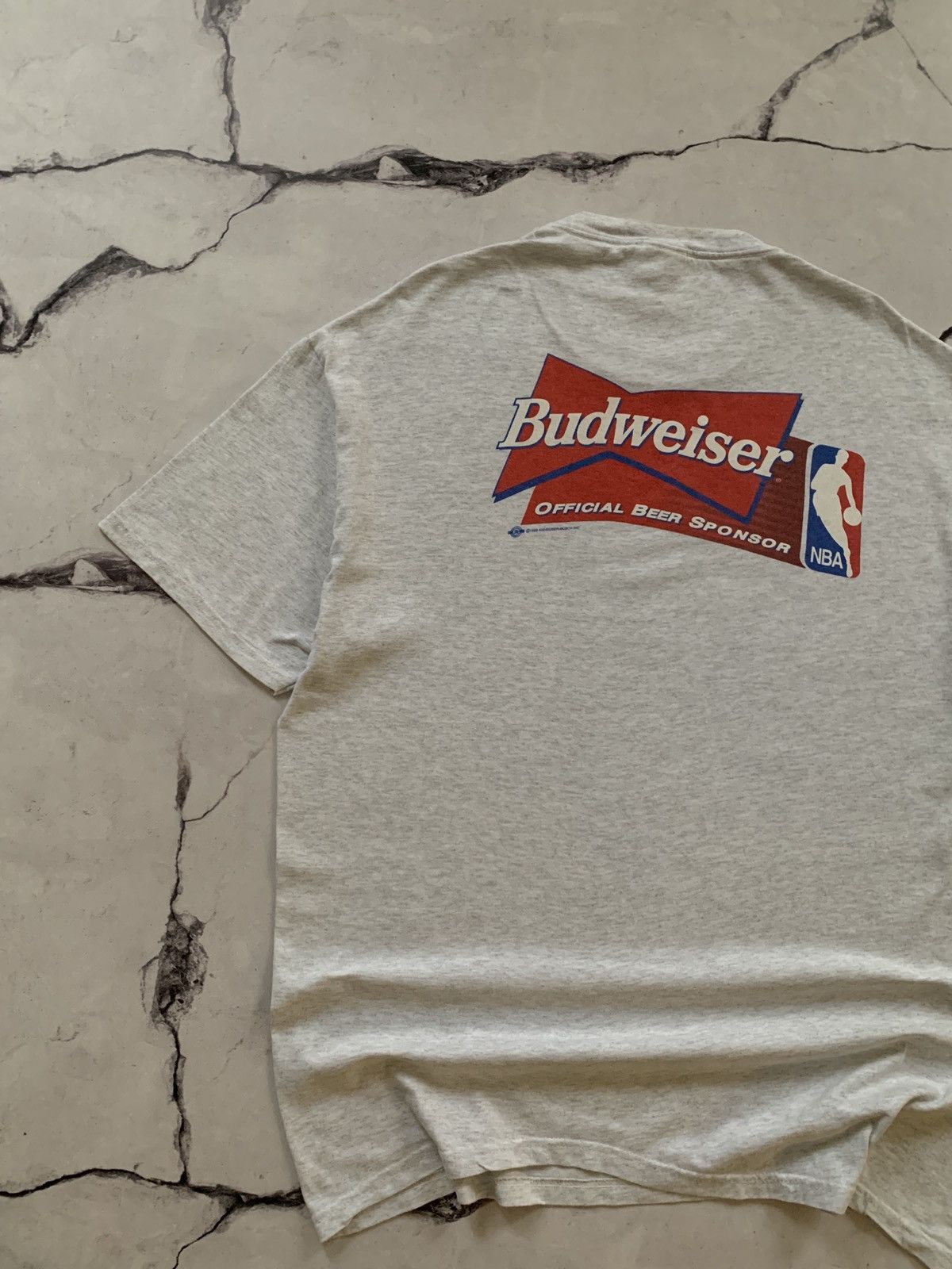 Budweiser × Vintage Budweiser Vintage 90s Painted NBA Sponsor T- Shirt Size US XL / EU 56 / 4 - 2 Thumbnail