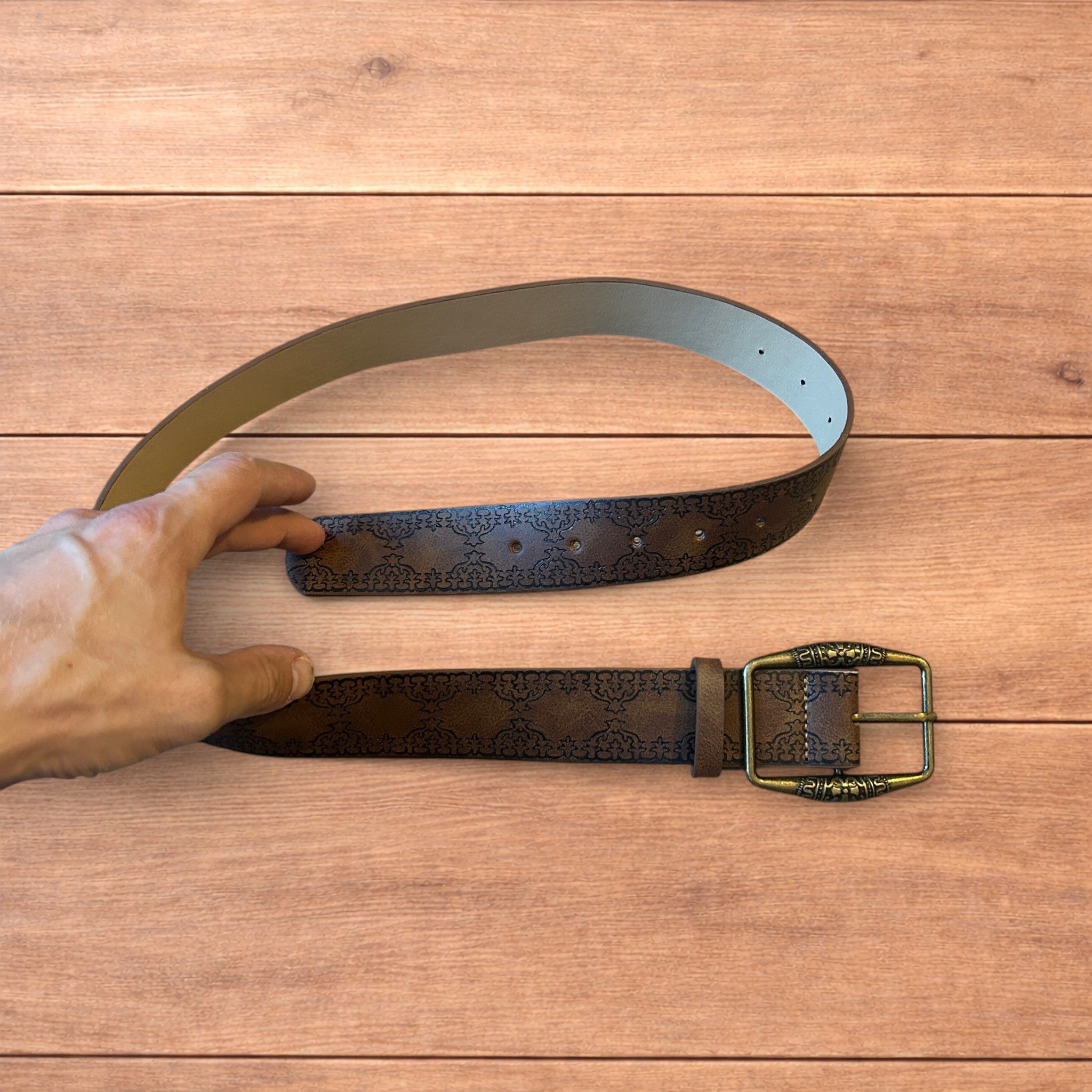 Japanese Brand Faux leather western cowboy belt in brown with bronze trim. Size ONE SIZE - 5 Thumbnail