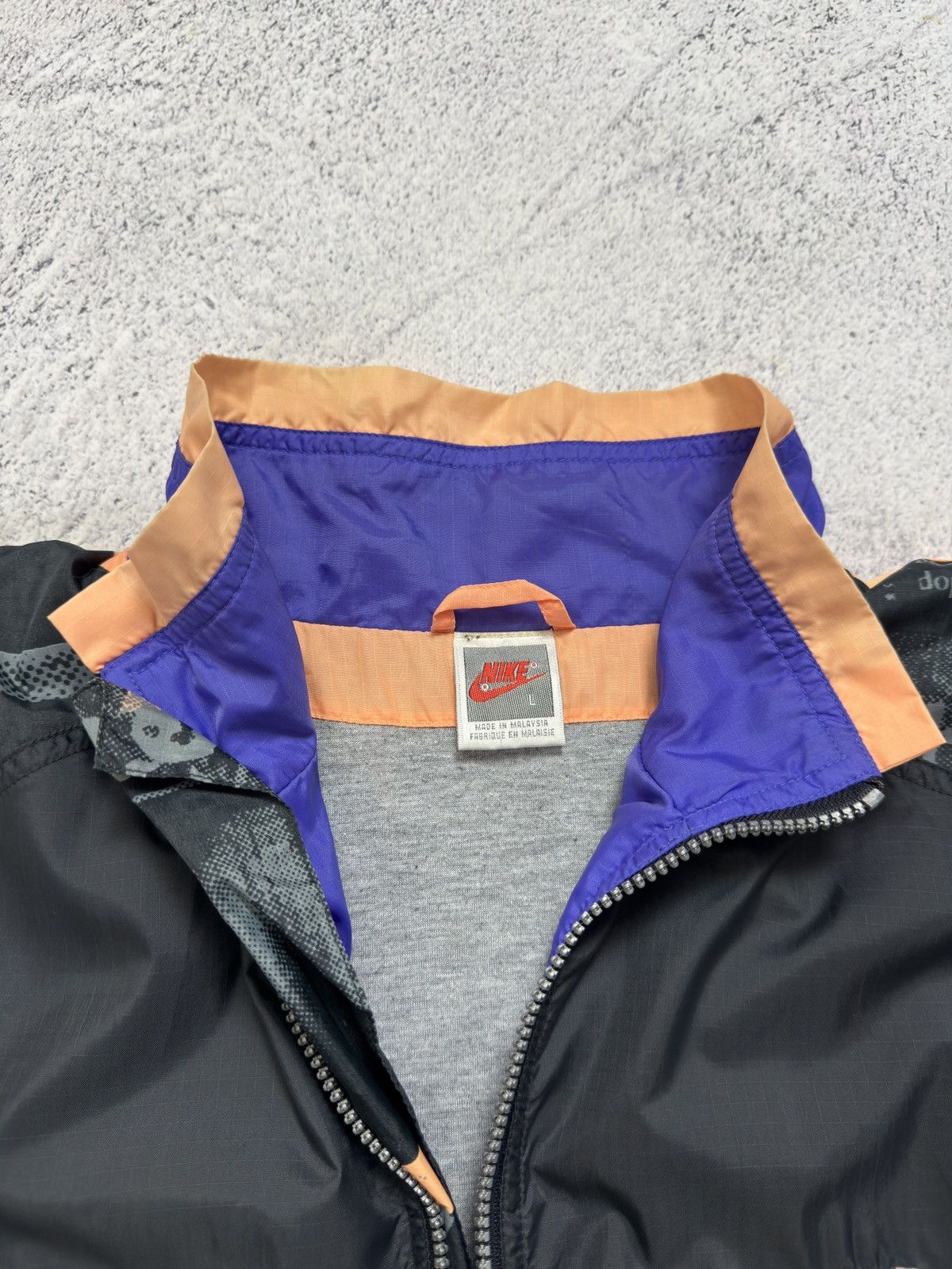Nike RARE 90s Nike International Graphic Print Nylon Track Jacket Size US XL / EU 56 / 4 - 8 Thumbnail
