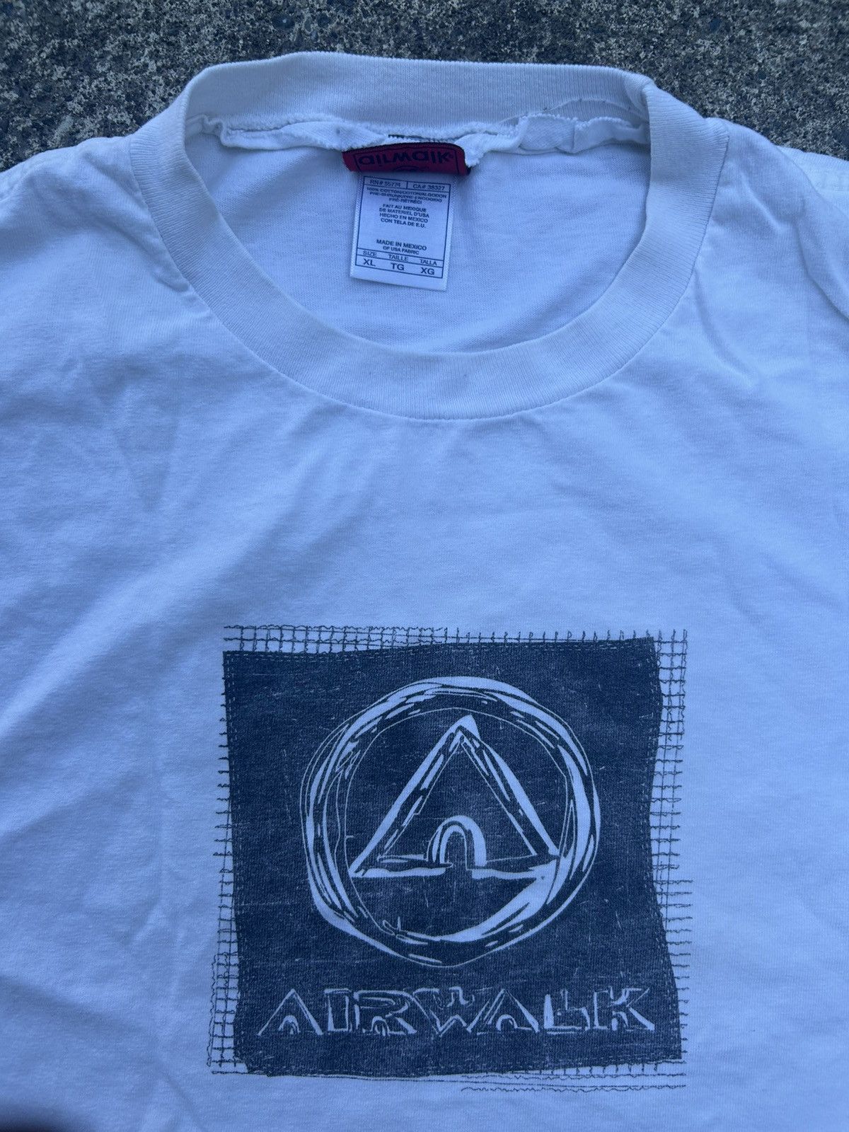 Vintage Vintage 2000s Airwalk Tee Size US XL / EU 56 / 4 - 2 Thumbnail