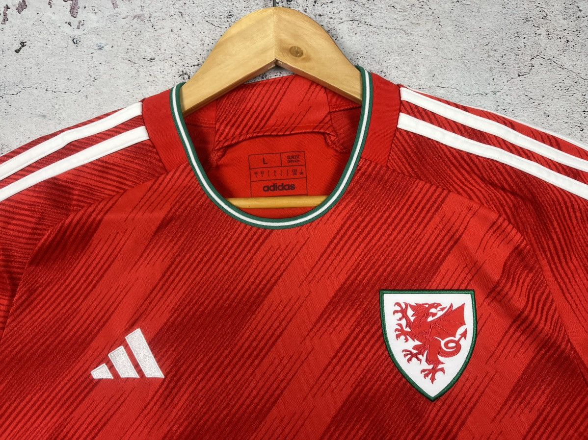 Adidas ADIDAS WALES NATIONAL 2022/2023 HOME SOCCER JERSEY FOOTBALL Size US L / EU 52-54 / 3 - 4 Thumbnail