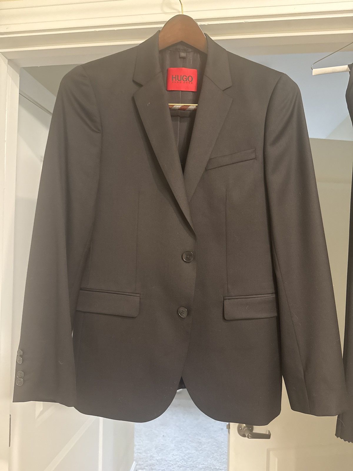 Hugo Boss Two piece slim fit Hugo Boss suit. 38r 30w Size 38R - 1 Thumbnail