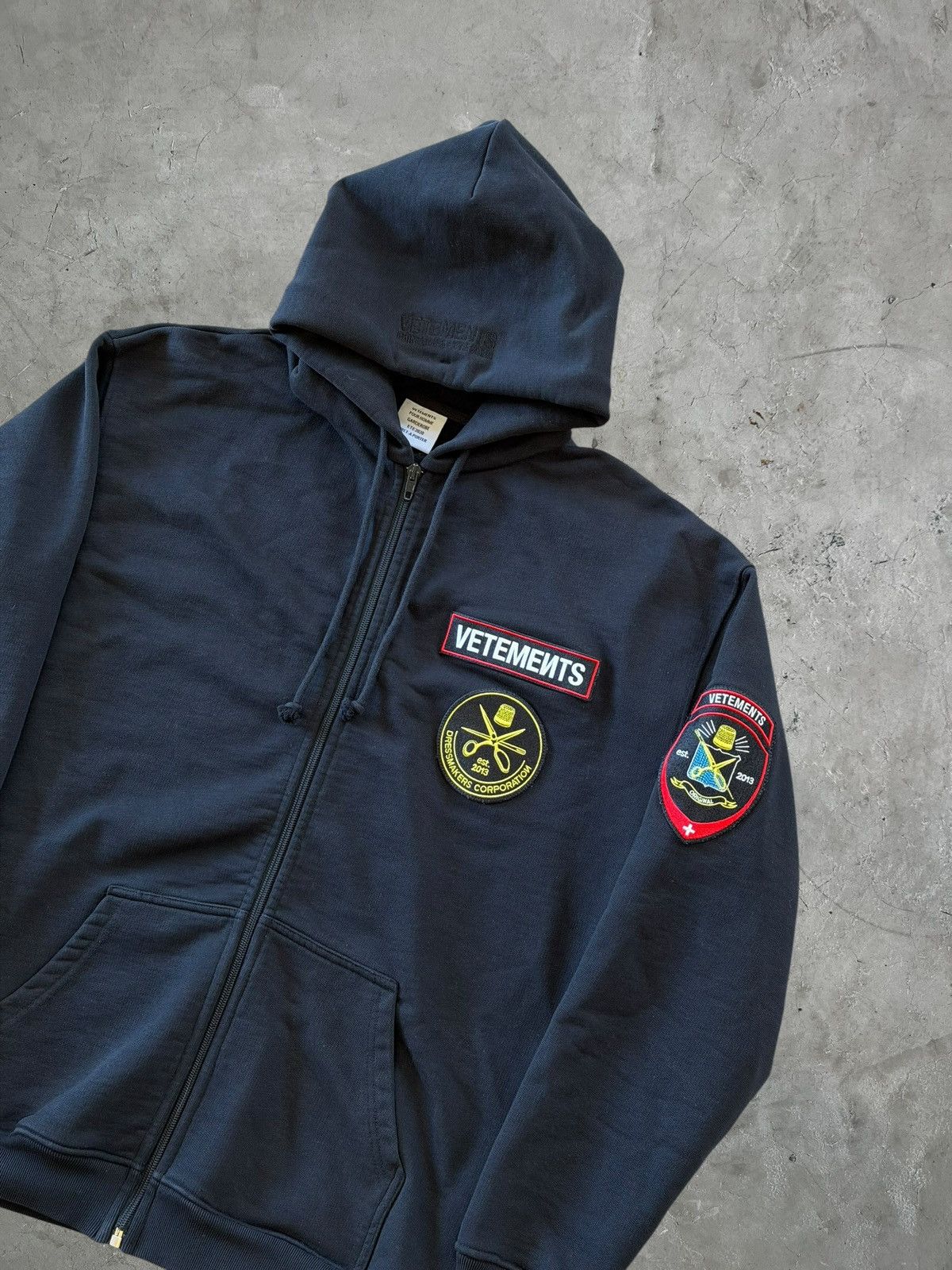Vetements Vetements Badge Zip-up Hoodie Size US M / EU 48-50 / 2 - 4 Thumbnail
