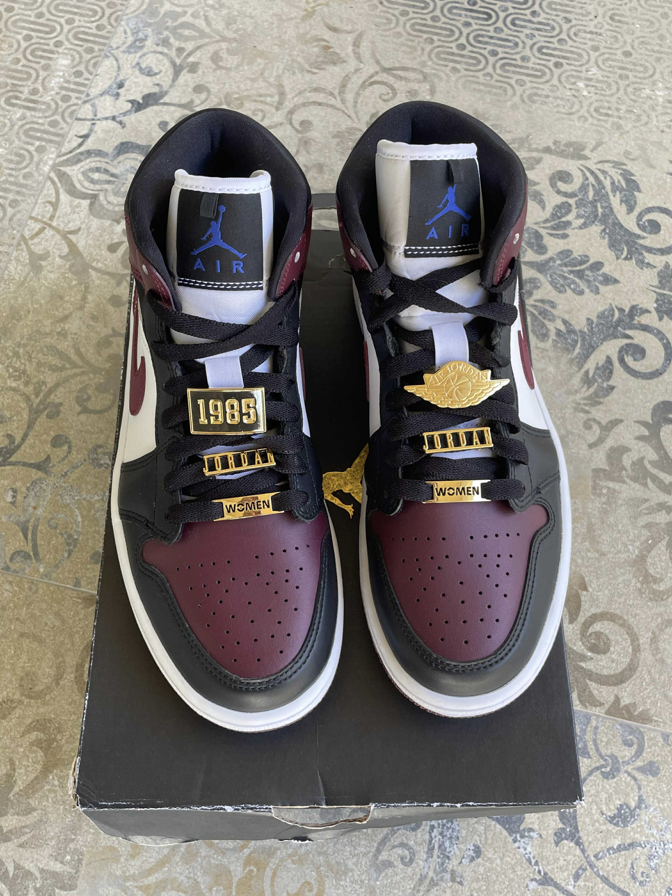Jordan Brand Womens Air Jordan 1 Mid Beetroot Burgundy US7.5 Size US 6 / EU 39 - 3 Thumbnail