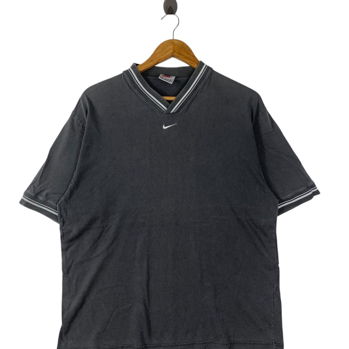 Nike Vintage 90’ NIKE SWOOSH Center Logo Embroidered Tee Shirt Size US M / EU 48-50 / 2 - 3 Thumbnail