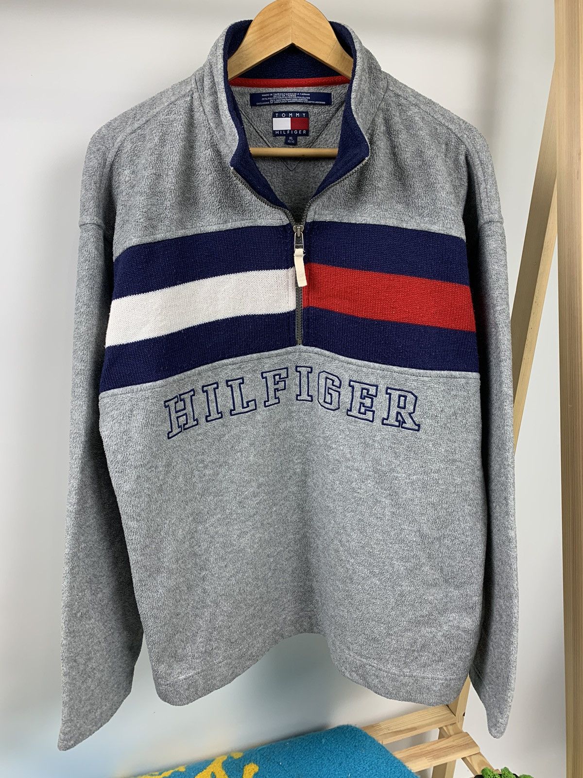 Tommy Hilfiger × Vintage Vintage Tommy Hillfiger 90’s 1/4 Fleece Sweatshirt Size US XL / EU 56 / 4 - 2 Thumbnail