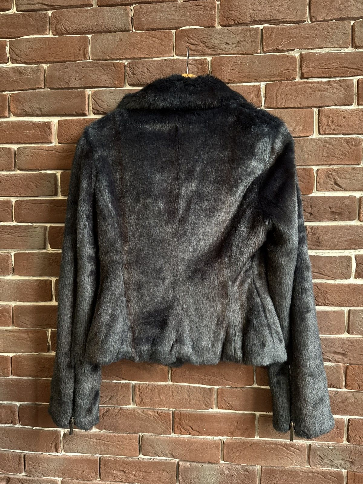 Armani Vintage Y2K Armani Jeans Faux Fur Black Zip Jacket Designer Size M / US 6-8 / IT 42-44 - 5 Thumbnail