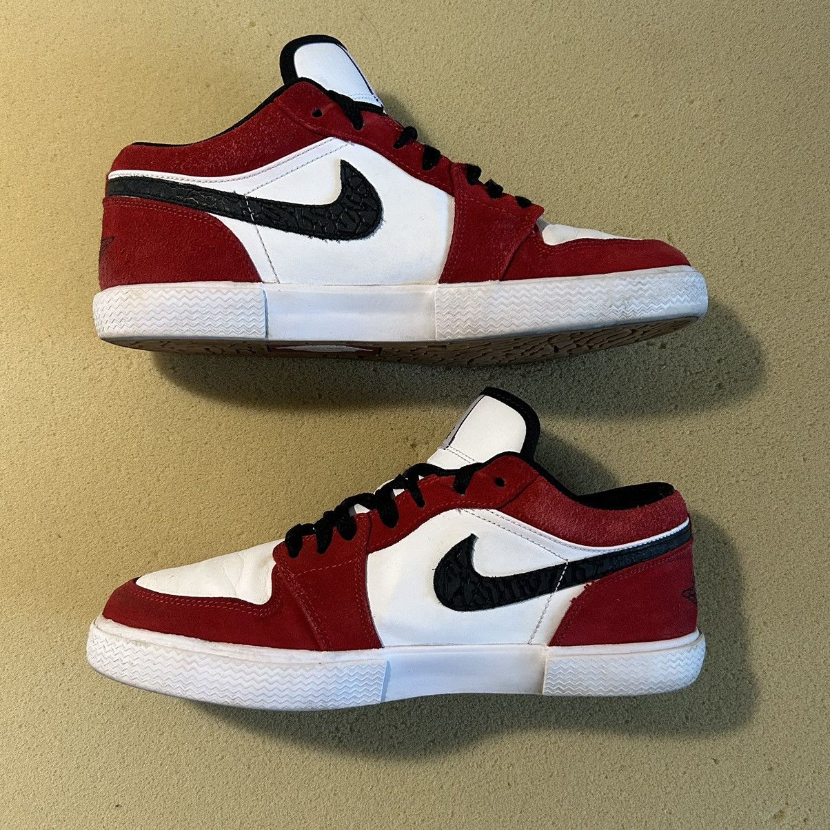 Jordan Brand Nike Air Jordan 1 Low Retro V.1 Chicago Men's 9.5 Red White Size US 9.5 / EU 42-43 - 2 Thumbnail