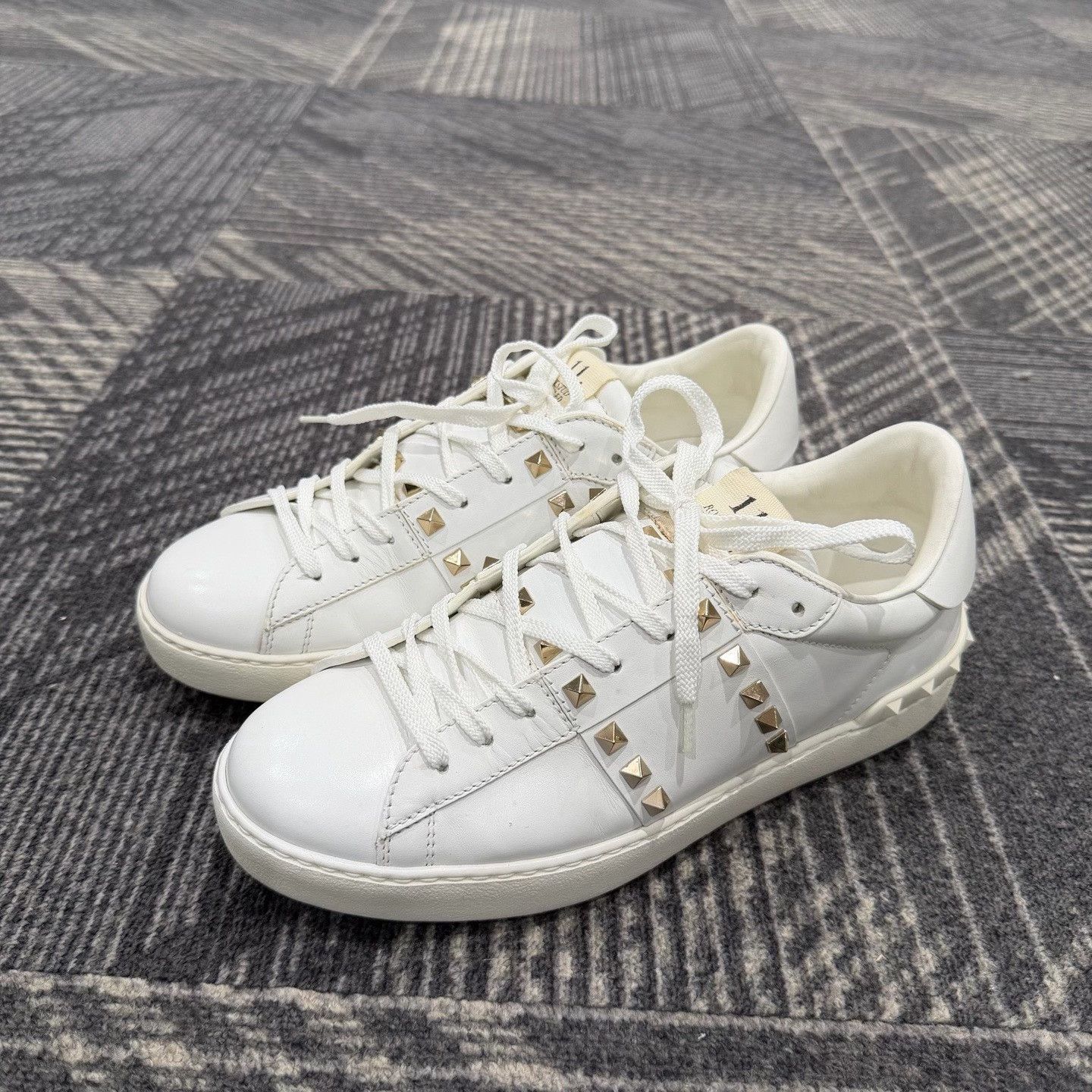 Valentino Valentino Rockstud White Sneakers Size US 5 / EU 37 - 1 Thumbnail