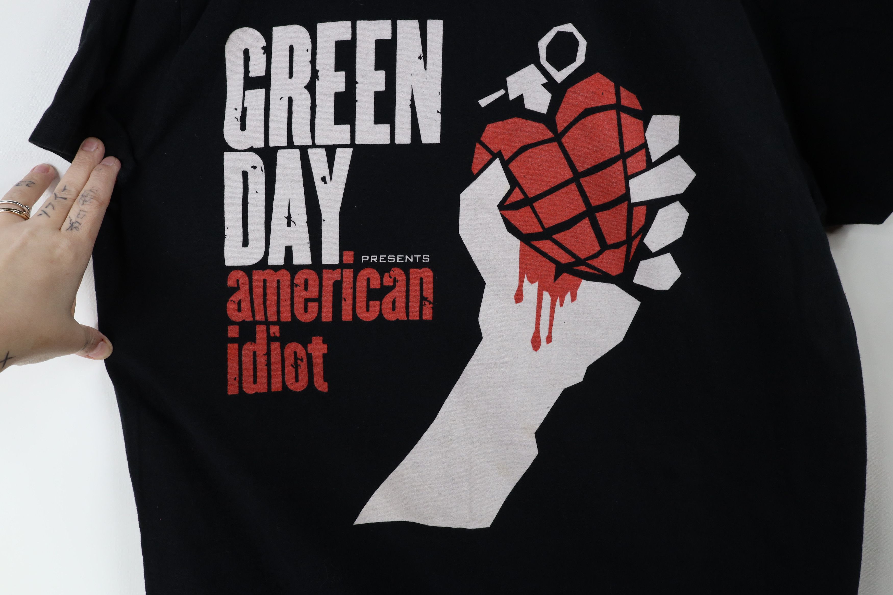 Vintage Vintage Y2K 2004 Idiot Green Day Band Short Sleeve T-Shirt Size US L / EU 52-54 / 3 - 4 Thumbnail