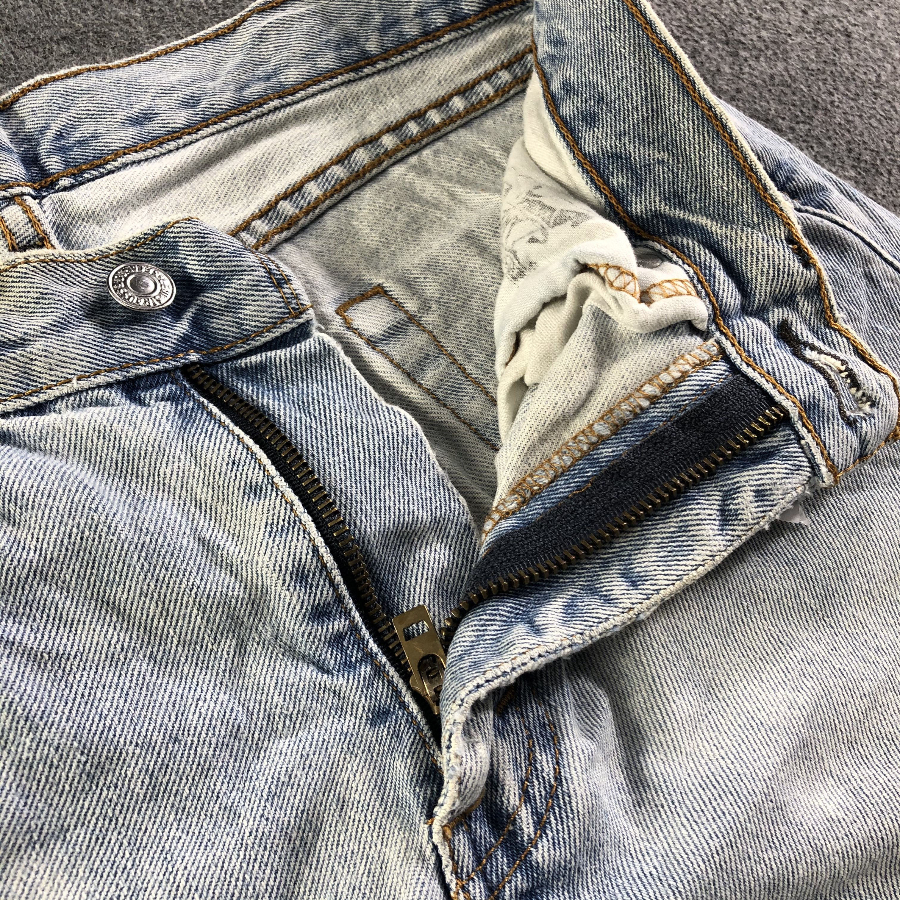 Levi's Vintage Light Wash Levis Jeans-J4434 Size US 29 - 7 Thumbnail