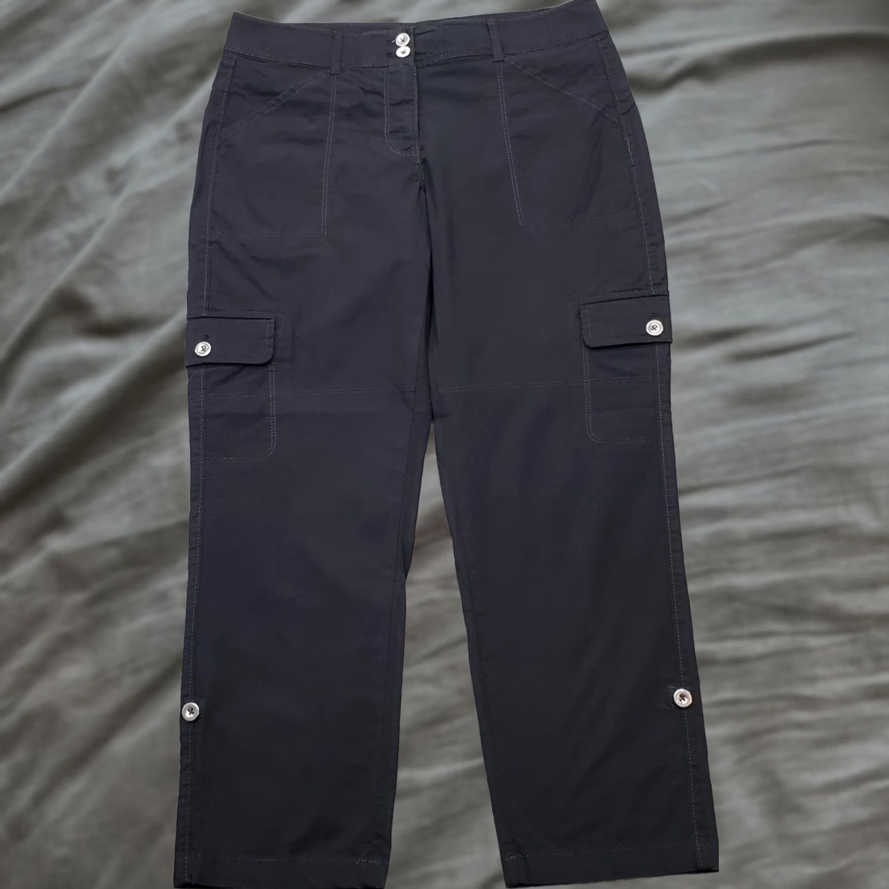 White House Black Market White House Black Market Poplin Cargo Crop Pants Womens 4 Black Button Fly Casual Travel Cotton Solid 25" Inseam 33.75" Outseam Mens? Size 27" / US 4 / IT 40 - 1 Thumbnail