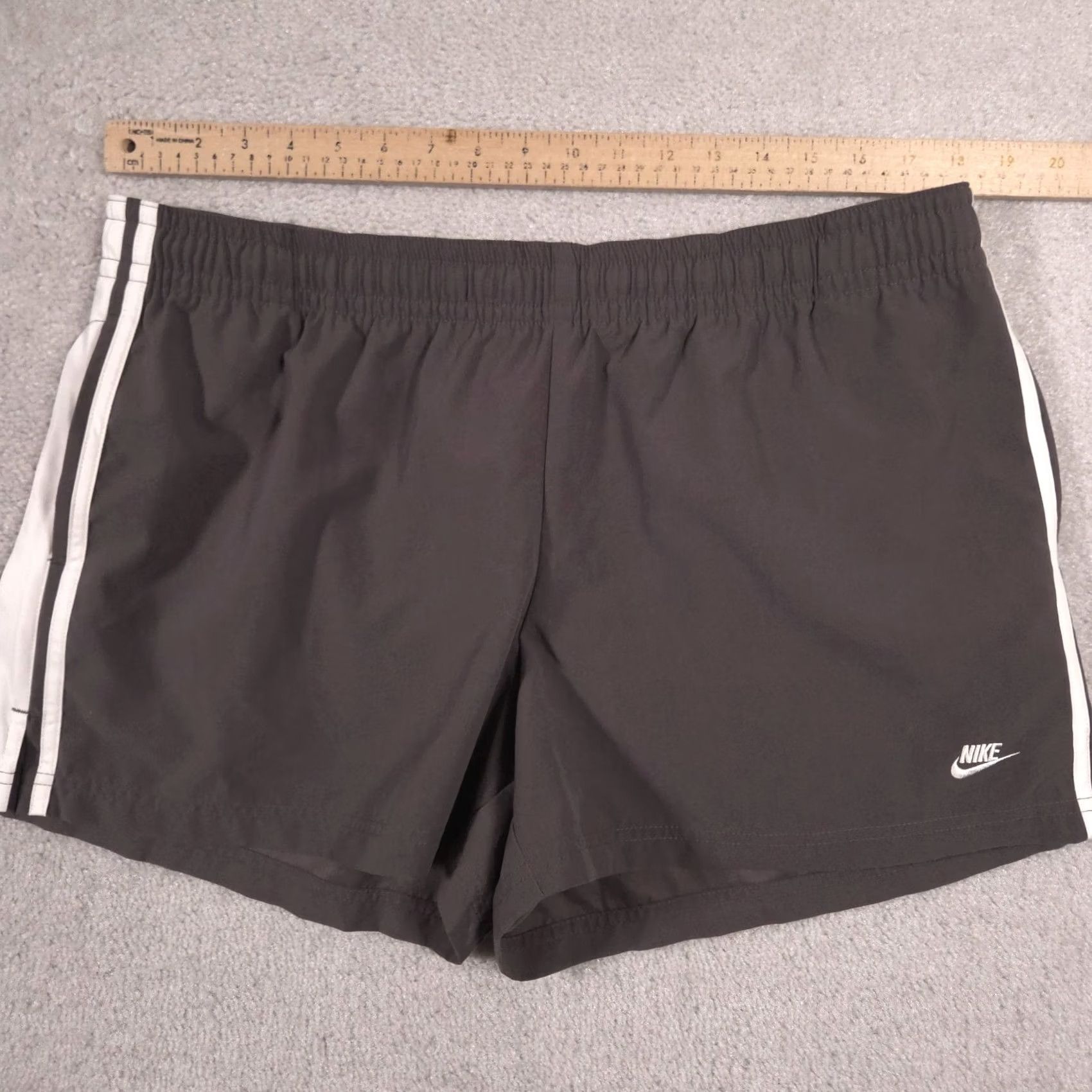 Nike Nike Women's Athletic Running Shorts XL Gray Gym Workout Pockets Size 40" / US 18 - 6 Thumbnail