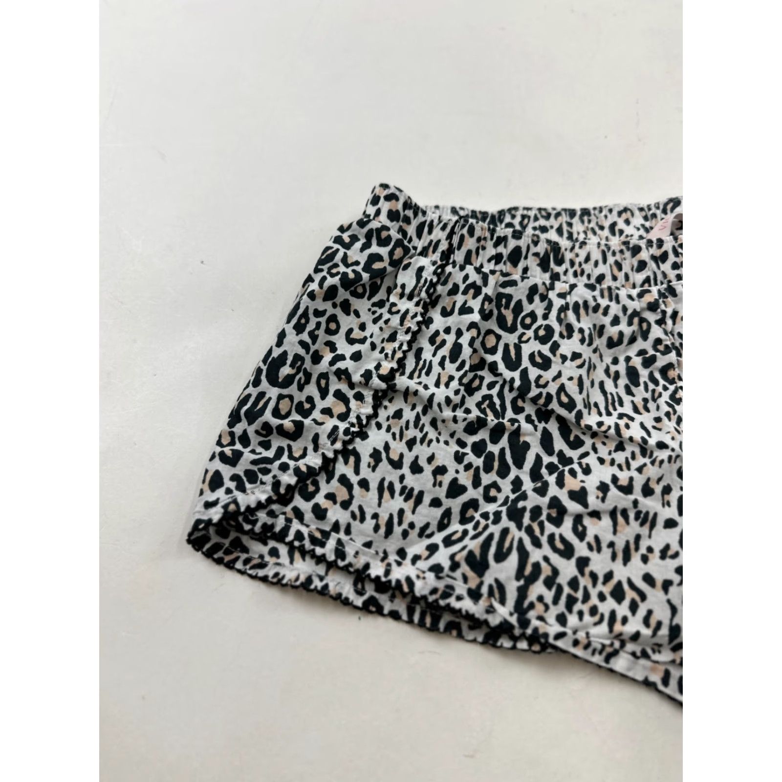 Victoria's Secret Victoria's Secret Shorts Womens XS White Black Sleep Lounge Leopard Print Natural Size 26" / US 2 / IT 38 - 3 Thumbnail