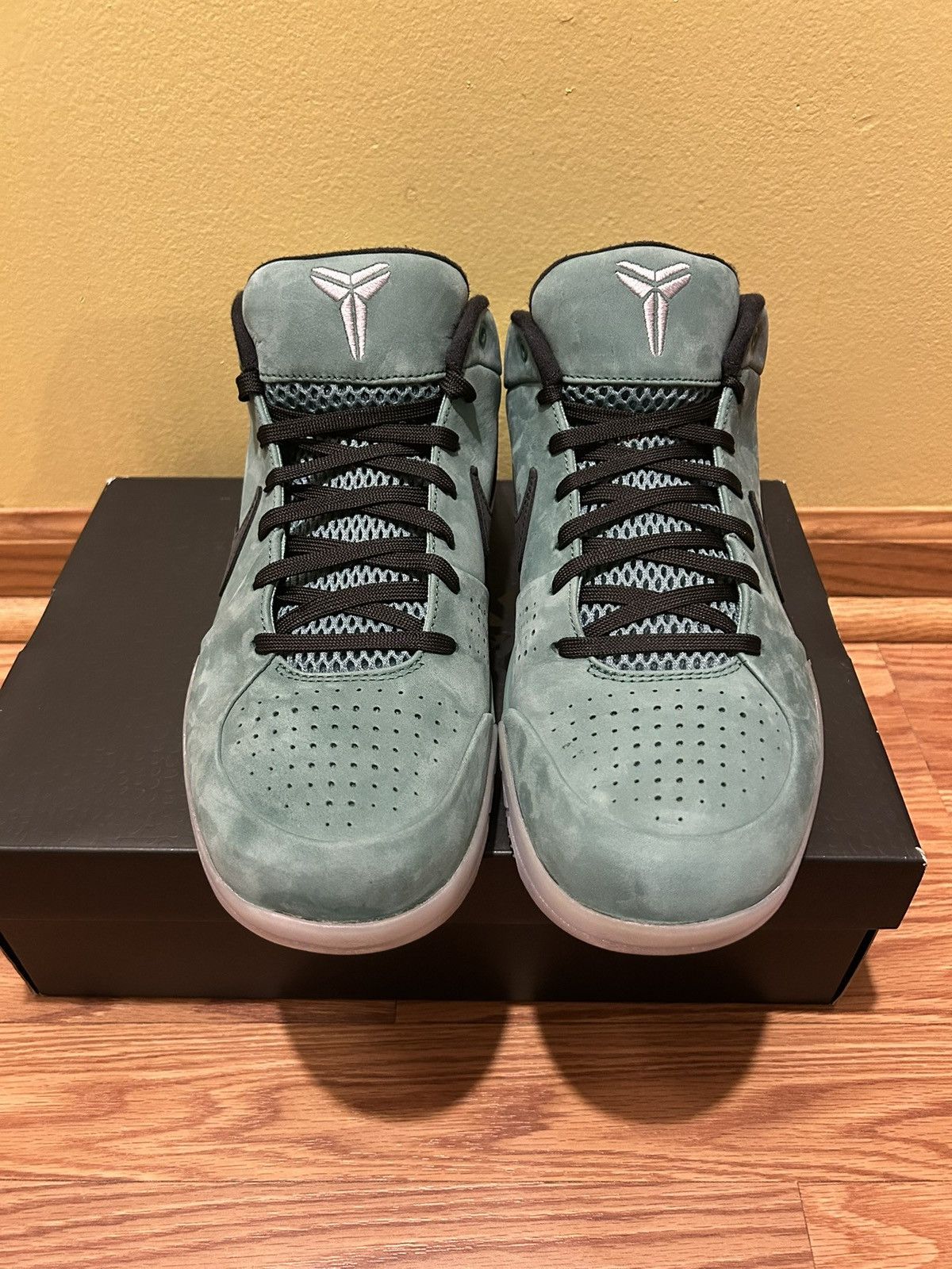 Nike Size 12 - Kobe 4 Girl Dad FQ3545-300 IN HAND NEXT DAY SHIP Size US 12 / EU 45 - 3 Thumbnail