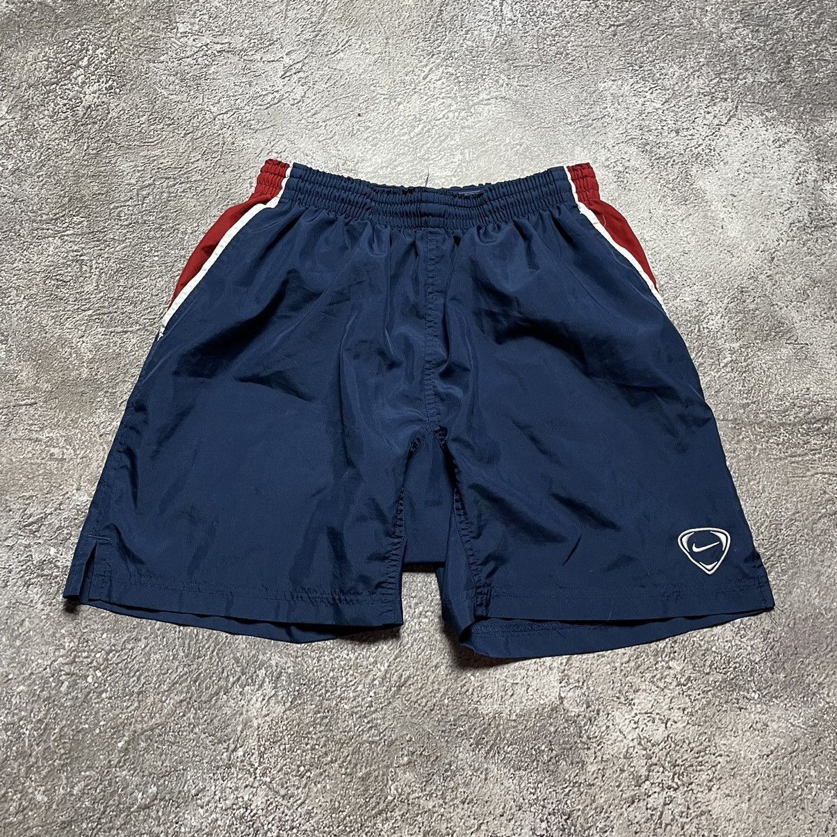 Nike Vintage Y2K NIKE Short Logo Sportwear Casual Buymypiece 90s Size US 30 / EU 46 - 2 Thumbnail
