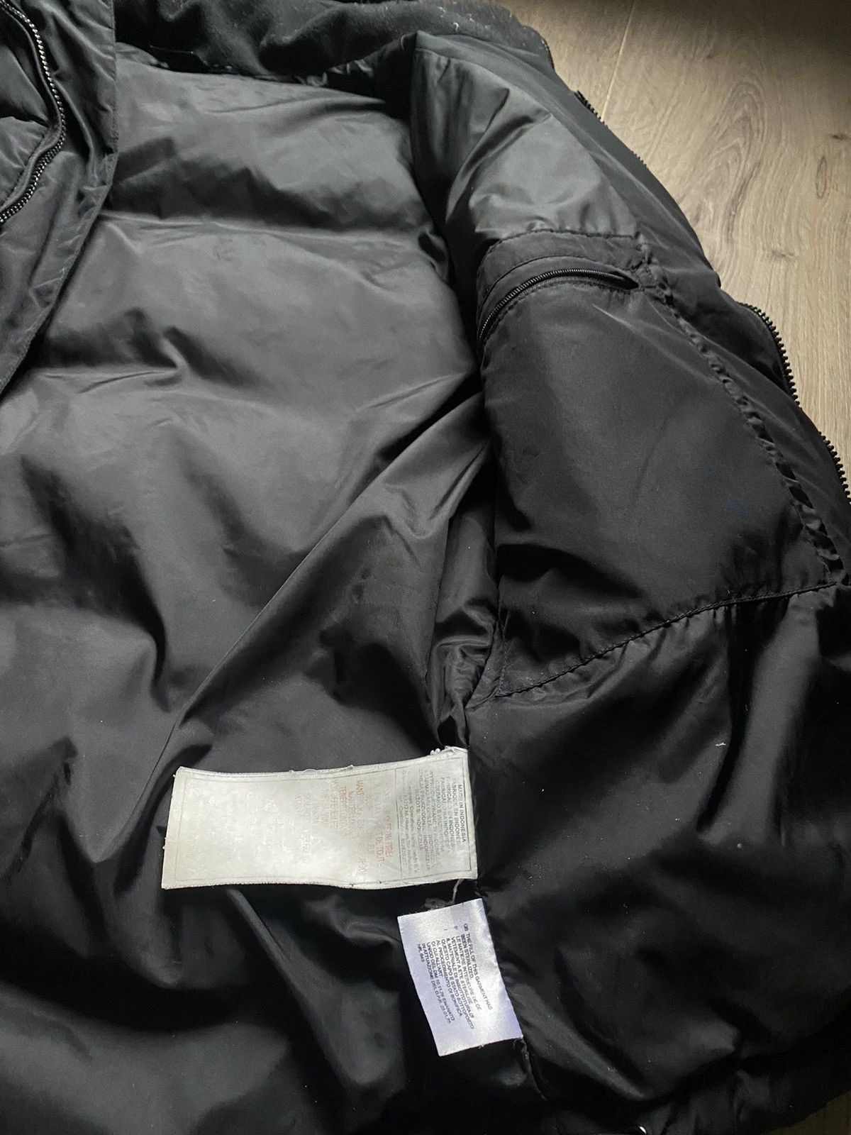 Nike Vintage Nike Puffer Vest Jacket Gilet Men's Size SStreetwear Size US S / EU 44-46 / 1 - 5 Thumbnail