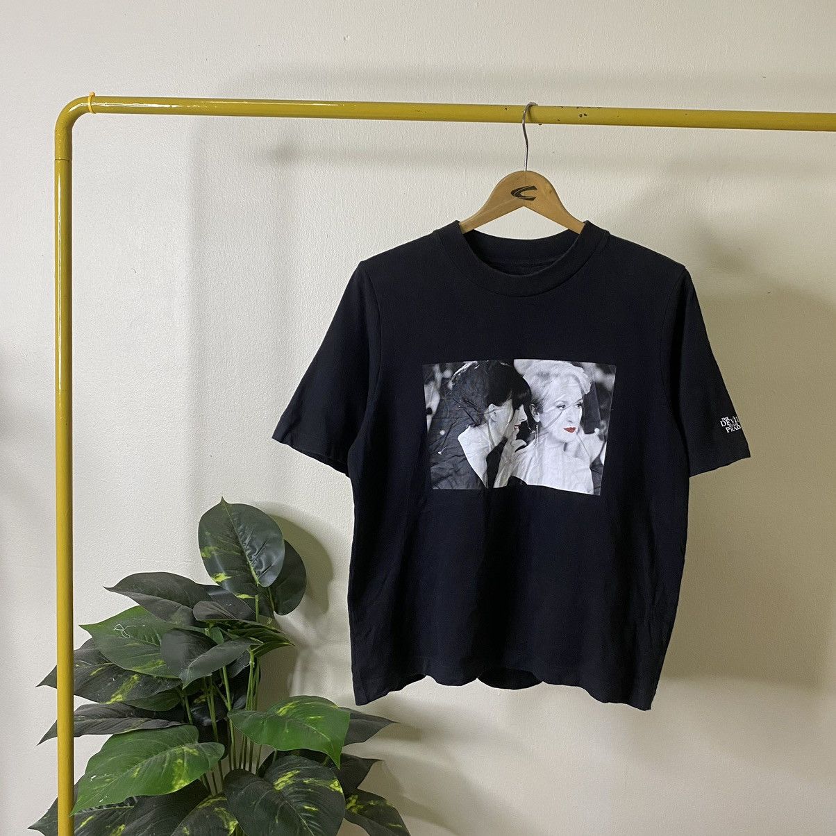 Uniqlo The Devil Wears Prada Movie x Uniqlo UT Collaboration TShirt Size M / US 6-8 / IT 42-44 - 1 Thumbnail