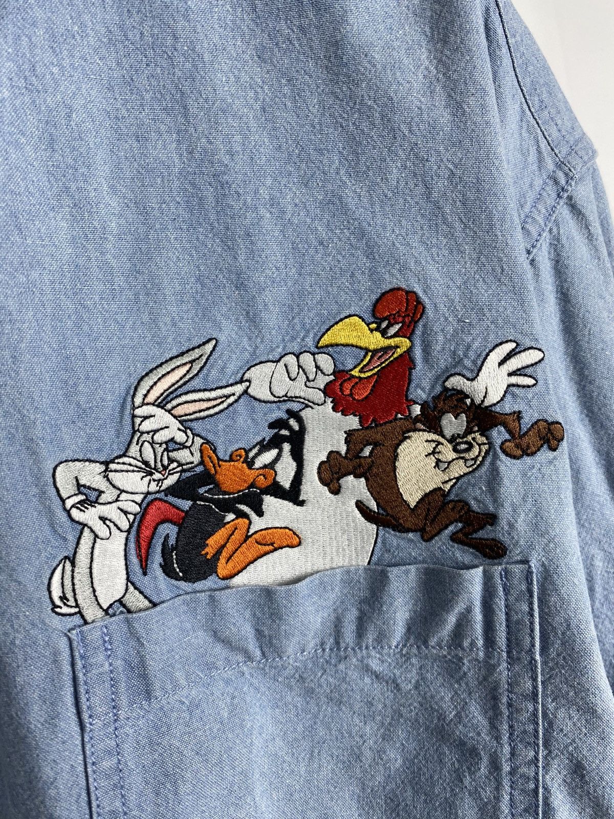 Vintage × Warner Bros Vintage Warner Bros Denim Shirt Looney Tunes Men size L 1997 Size US L / EU 52-54 / 3 - 8 Thumbnail