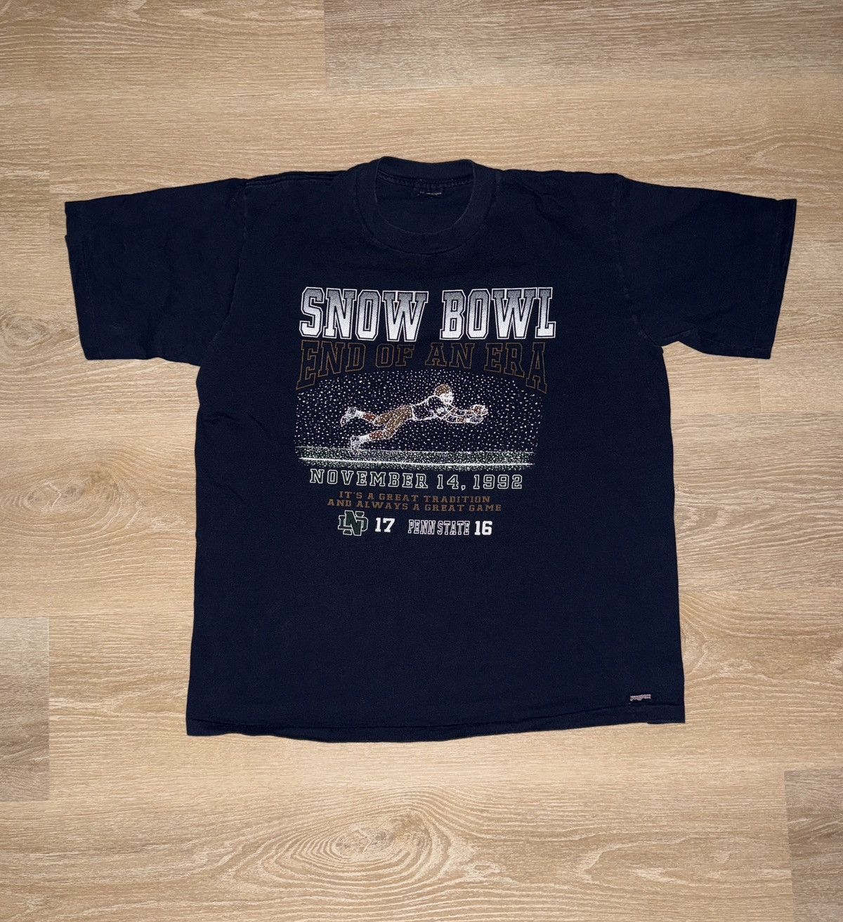 Jansport Vintage 1992 Notre Dame vs Penn State Snow Bowl T-Shirt Size US XXL / EU 58 / 5 - 1 Thumbnail