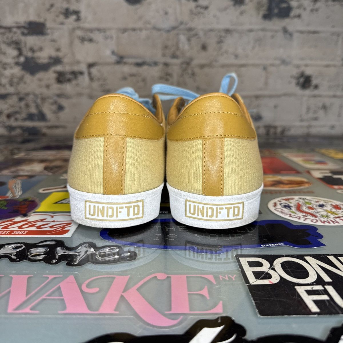 Adidas × Undefeated Adidas Rod Laver VIN UNDFTD Consortium Sand Sz 9.5 Size US 9.5 / EU 42-43 - 2 Thumbnail