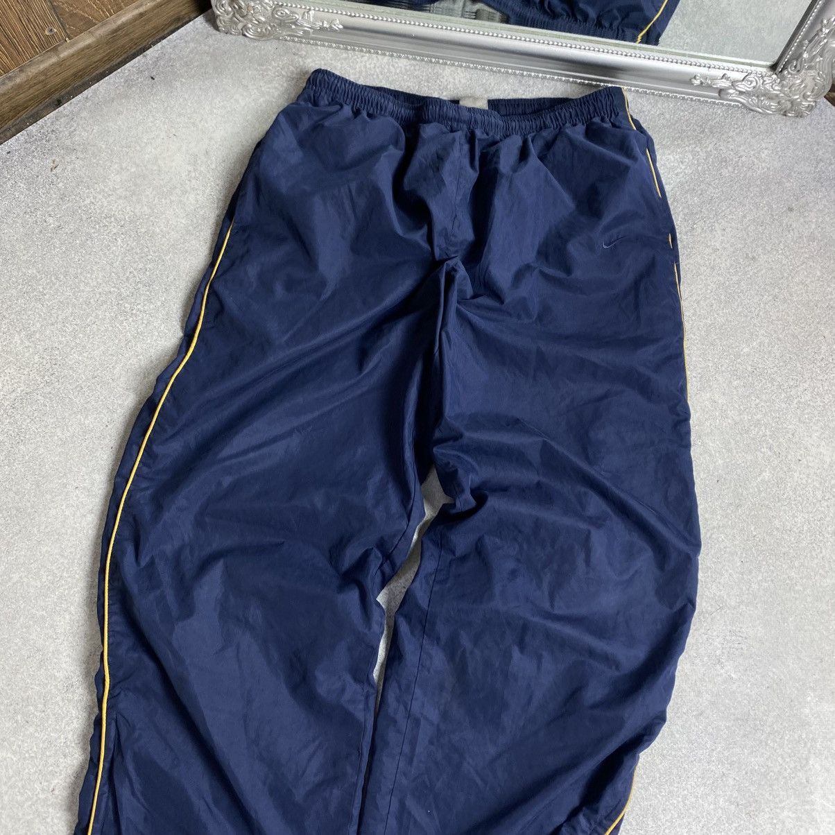 Nike 2000s Nike Track Pants Size US 36 / EU 52 - 2 Thumbnail