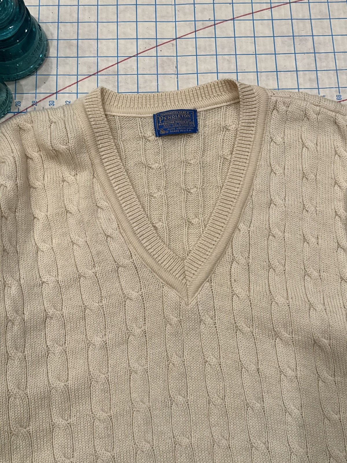 Pendleton Vintage Pendleton Cream Cable Knit V Neck Sweater Mens Large Size US L / EU 52-54 / 3 - 5 Thumbnail