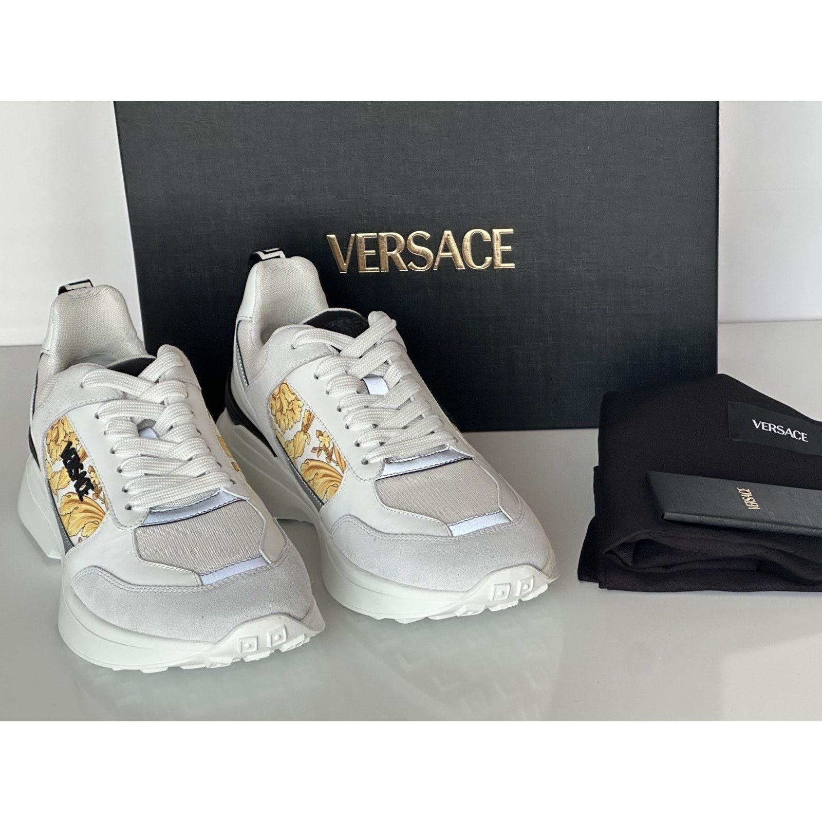 Versace Versace Medusa White/Black/Gold Sneakers 9 US (42 ) 1011942 Size US 9 / EU 42 - 16 Thumbnail