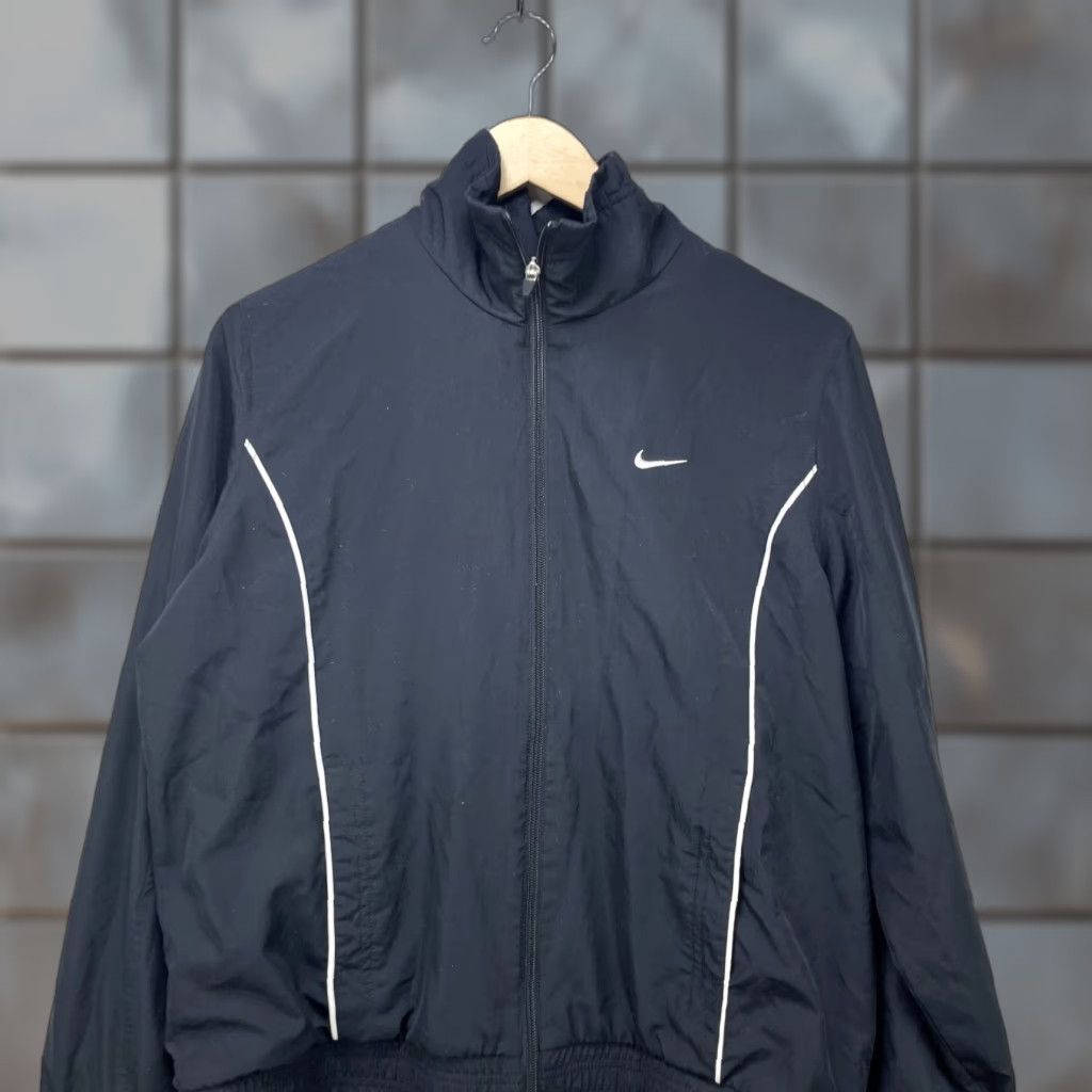 Nike VINTAGE Nike Swoosh Embroidered Windbreaker Jacket Womens XL Black Size XL / US 12-14 / IT 48-50 - 1 Thumbnail