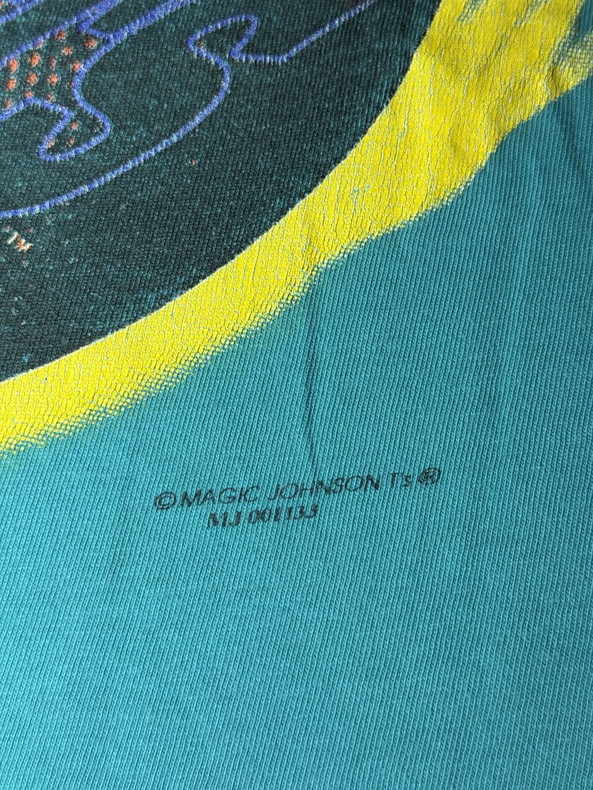 Vintage Vtg 90s Charlotte Hornets Magic Johnson Nutmeg Dunk T Shirt Size US XL / EU 56 / 4 - 3 Thumbnail