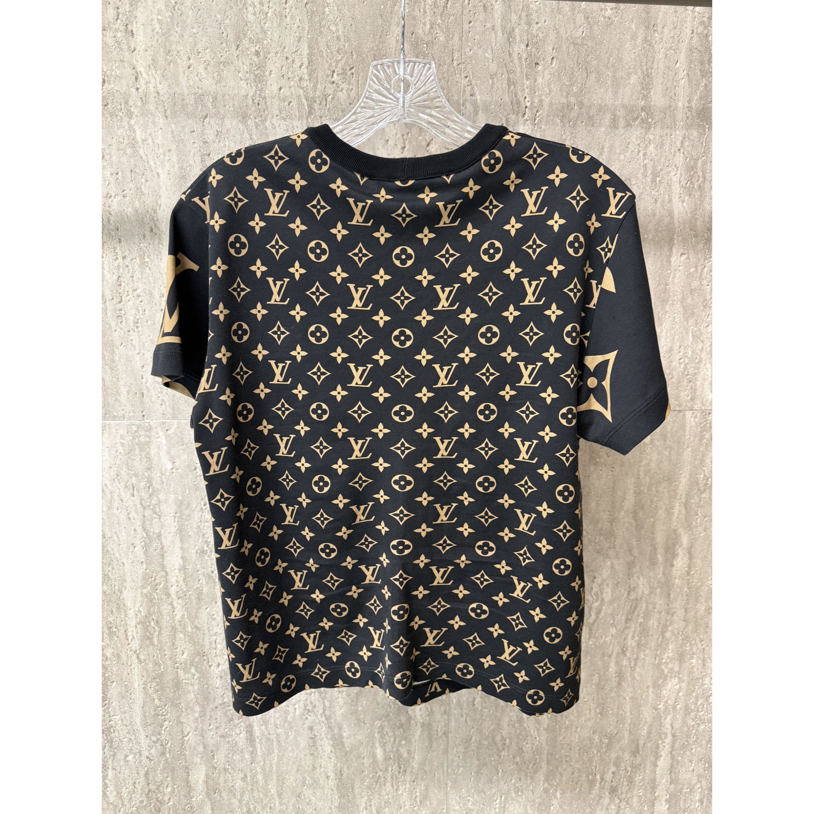 Louis Vuitton Louis Vuitton Black Monogram Print T-Shirt With Chain Accent Size S / US 4 / IT 40 - 2 Thumbnail