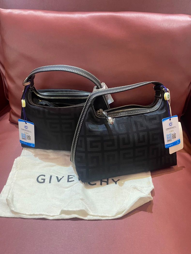 Givenchy Vintage Logo Black Small Handbag - dmc
