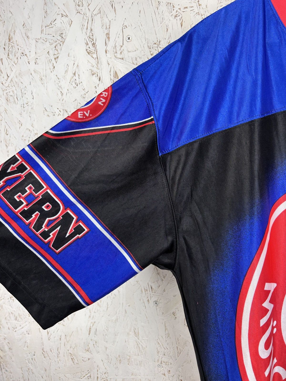 Nutmeg 90s Vintage Nutmeg Mills FC Bayern Munchen AOP Retro Jersey Size US L / EU 52-54 / 3 - 3 Thumbnail
