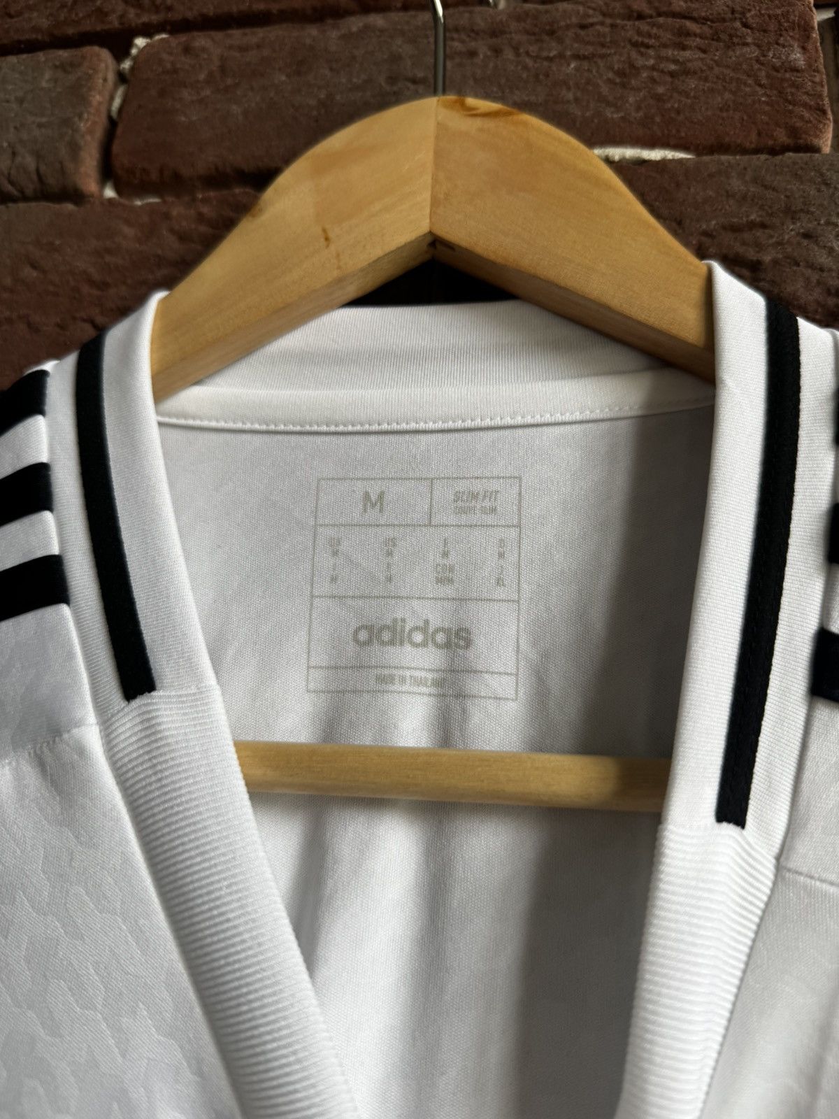 Other Adidas Real Madrid Football Jersey M Hype Soccer Grail Size US M / EU 48-50 / 2 - 6 Thumbnail