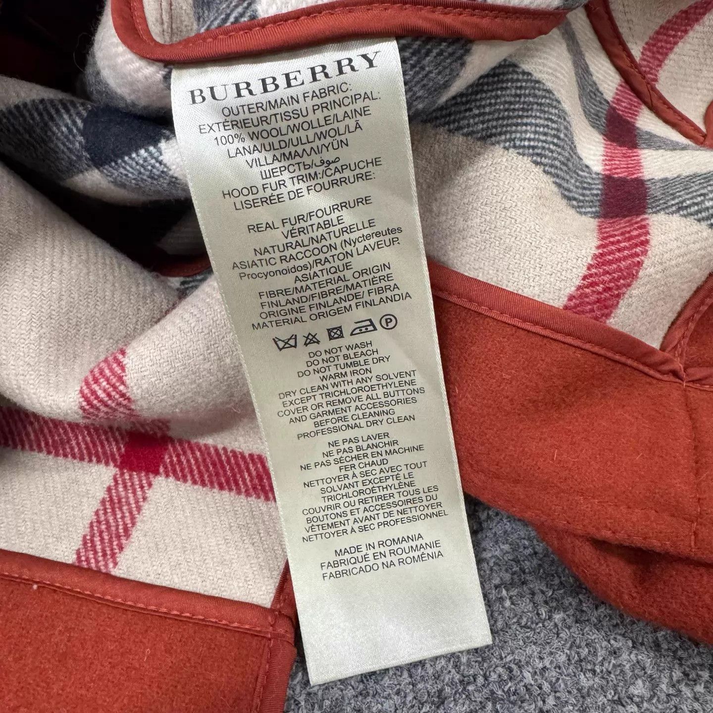 Burberry Burberry horn button fur collar hooded wool coat UK8 99 new Size S / US 4 / IT 40 - 6 Thumbnail
