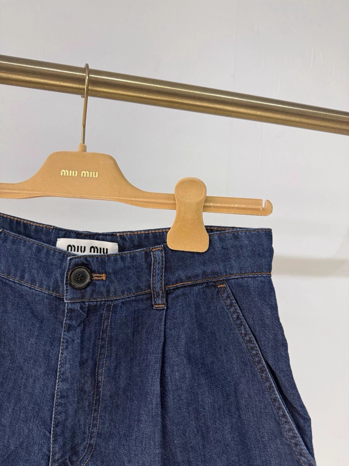 Miu Miu Miu Miu Raw Denim Logo Shorts 38 Size 26" / US 2 / IT 38 - 2 Thumbnail