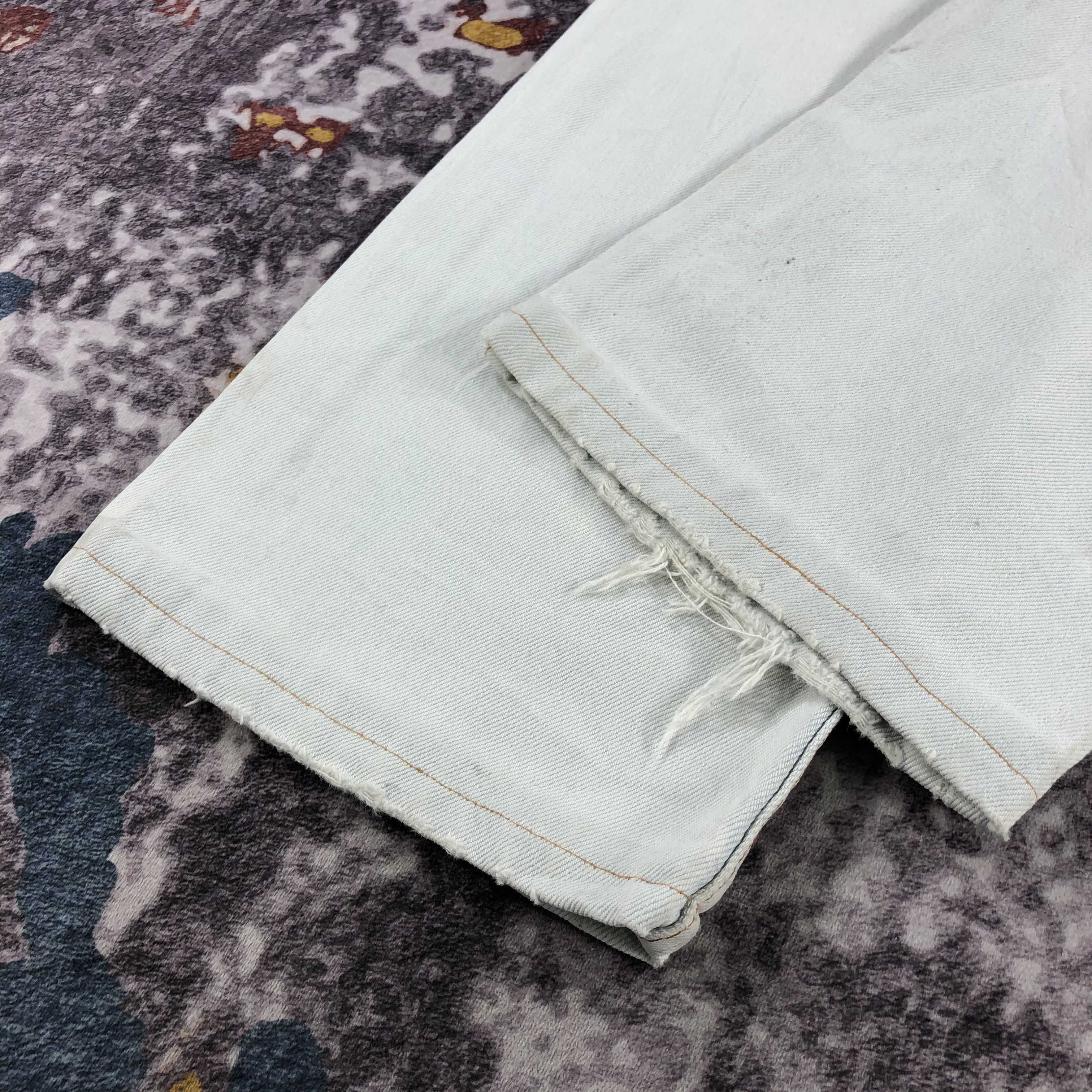 Levi's × Vintage Vintage 90s Light Wash Levis 501 Jeans-JM2525 Size US 32 / EU 48 - 4 Thumbnail