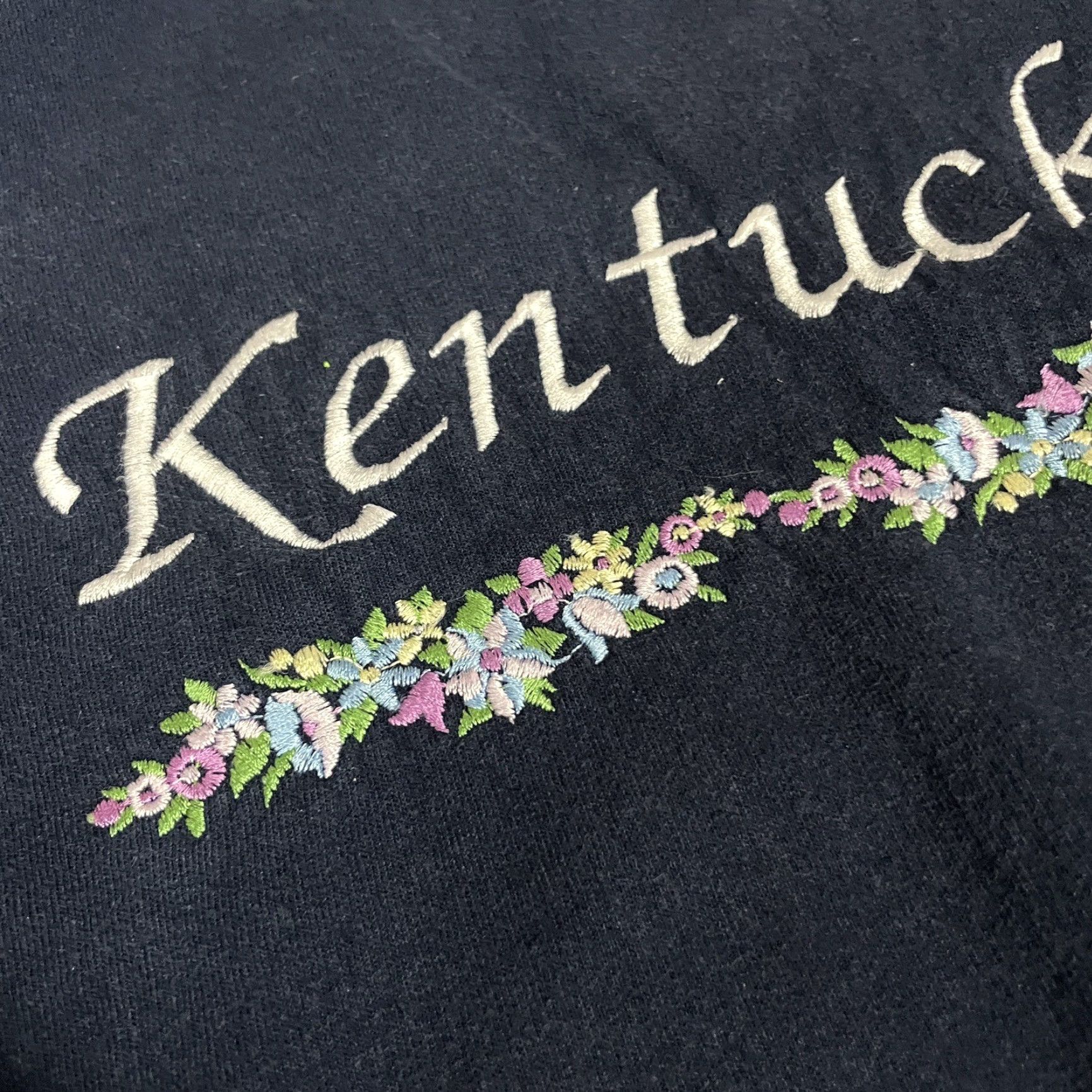 Vintage VINTAGE Kentucky Sweatshirt Adult XL Navy Blue Embroidered Pullover Flowers 90s USA Size US XL / EU 56 / 4 - 4 Thumbnail