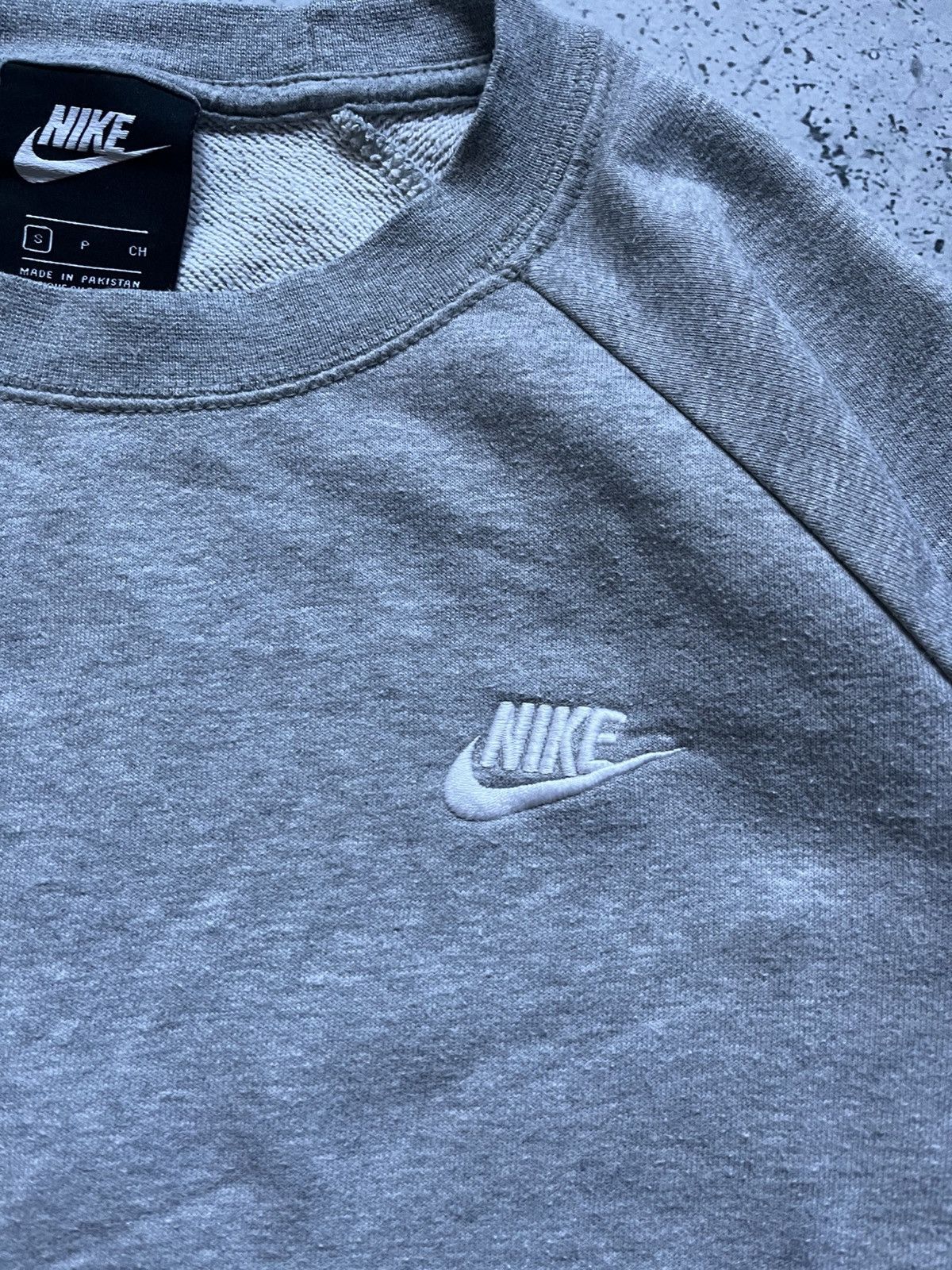 Nike Vintage Nike Mini Swoosh Sweatshirt Y2K USA Grey Size S Size US S / EU 44-46 / 1 - 2 Thumbnail