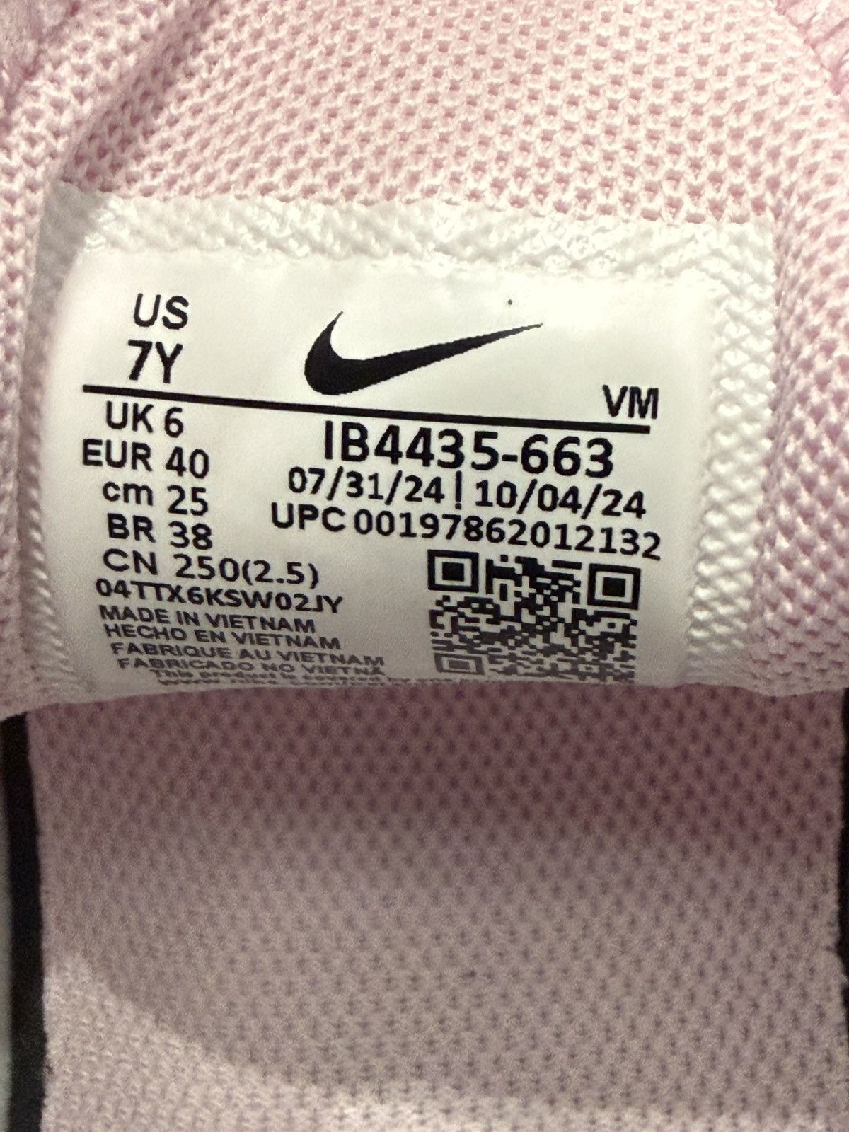 Nike Nike Air Max 270 Pink Size 7Y Size US 8.5 / IT 38.5 - 7 Thumbnail