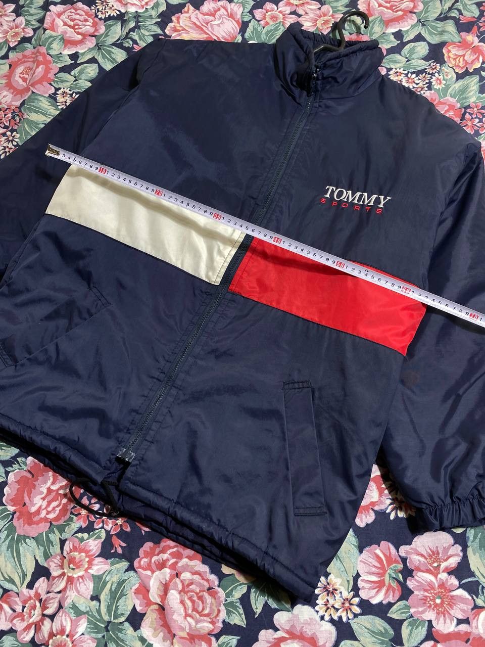 Tommy Hilfiger Vintage Tommy Hilfiger Windbreaker Jacket Size US L / EU 52-54 / 3 - 9 Thumbnail
