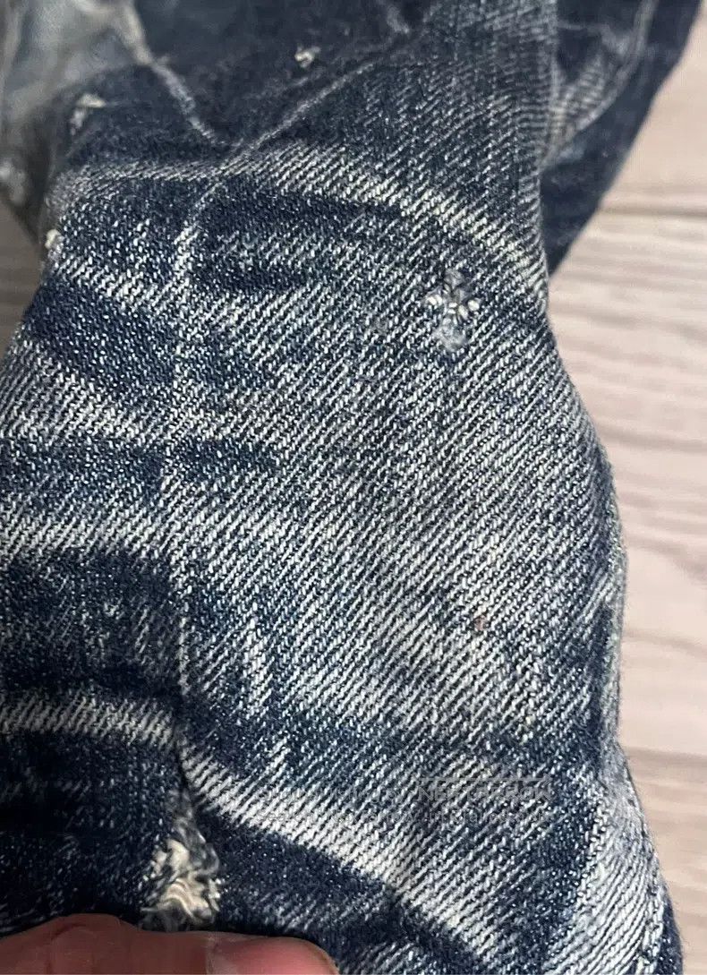 Neighborhood Neighborhood size L Distressed and Faded Tapered Denim Lon Size US 27 - 6 Thumbnail