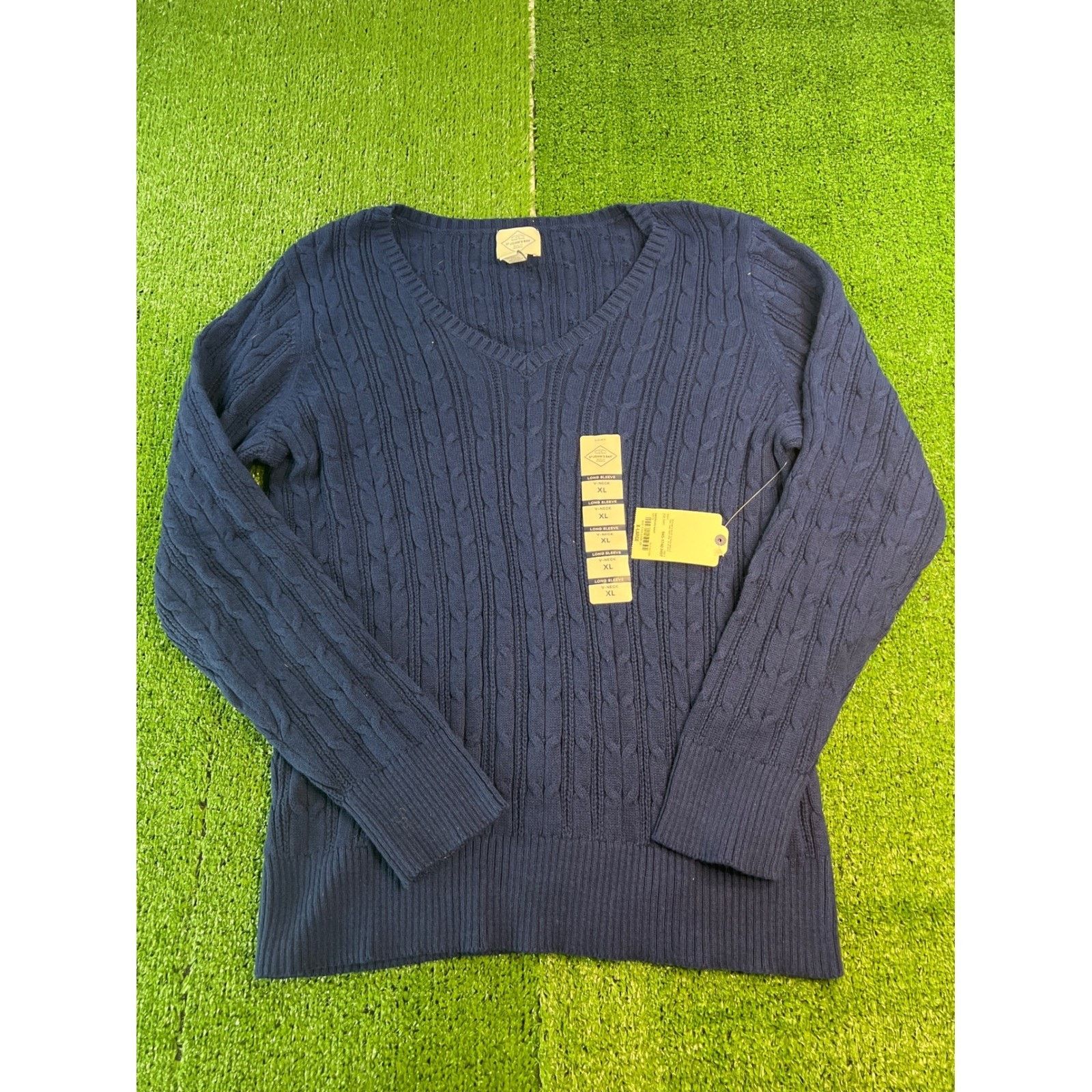 St. Johns Bay NWT St John's Bay Women's XL V-Neck Cable Knit Sweater Size XL / US 12-14 / IT 48-50 - 1 Thumbnail