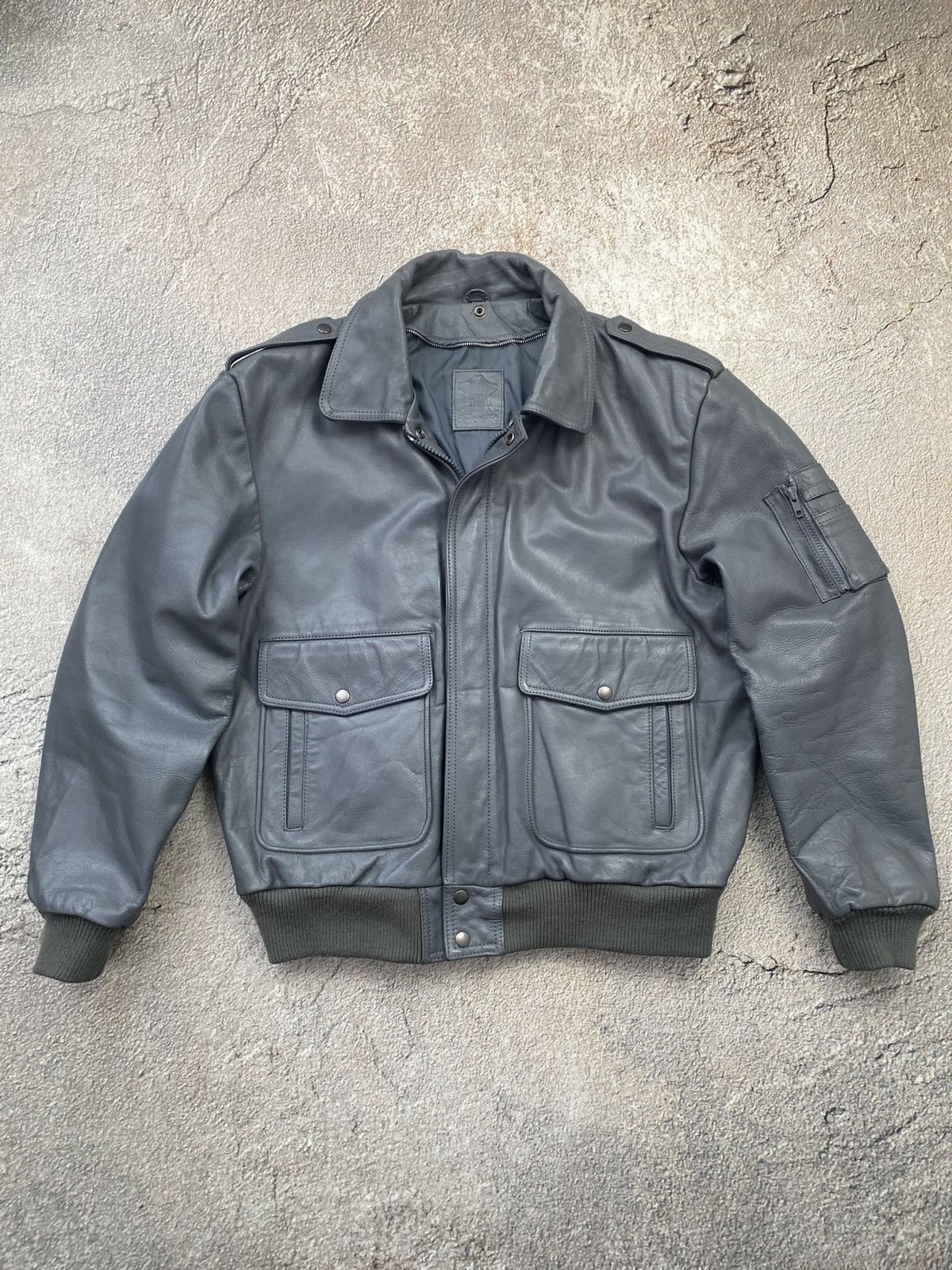 Vintage Vintage leather bomber jacket 90s boxy fit Size US L / EU 52-54 / 3 - 4 Thumbnail