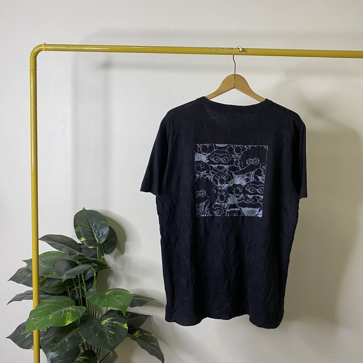 Kaws × Uniqlo Kaws x Sesame Street x Uniqlo UT Collaboration Tee Size US L / EU 52-54 / 3 - 1 Thumbnail